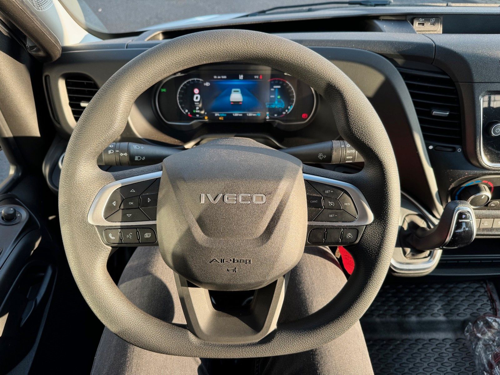 Fahrzeugabbildung Iveco Daily 35S16 HA8 *Rampen*L3.500mm*Automatik*AHK*