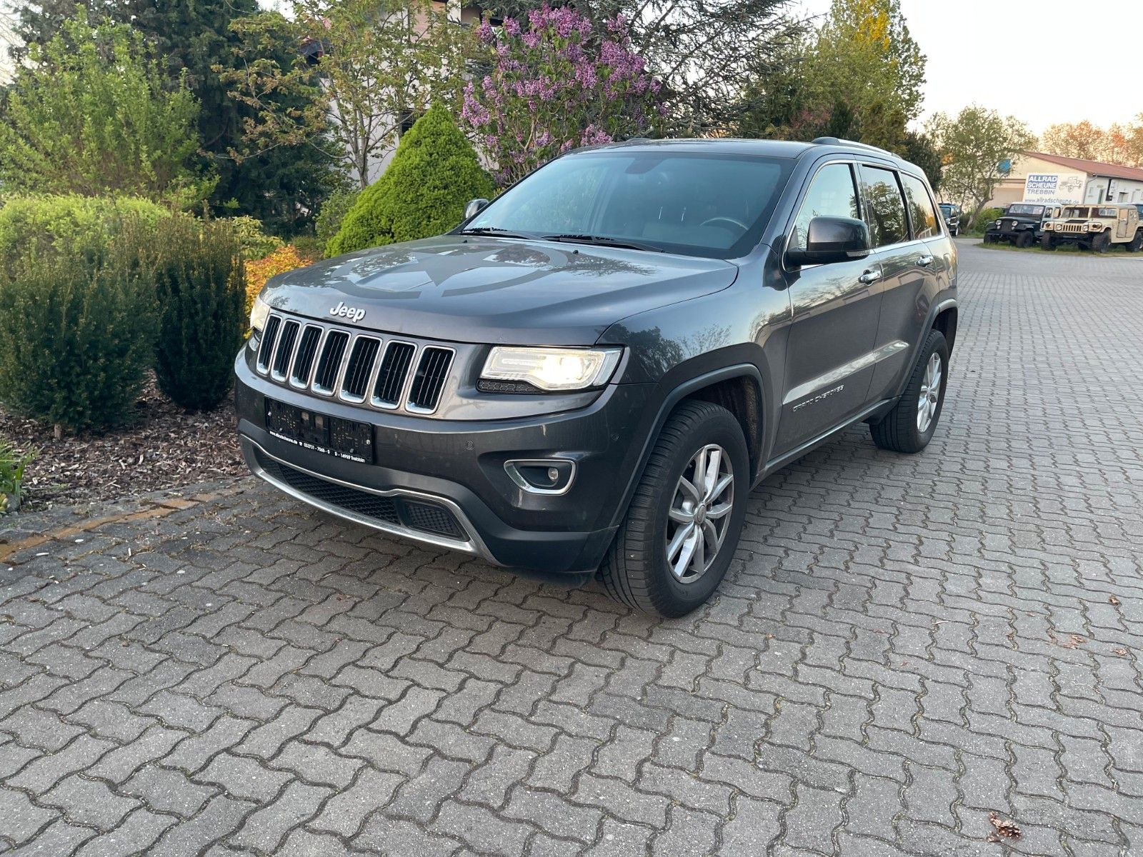 Jeep Grand Cherokee - 1