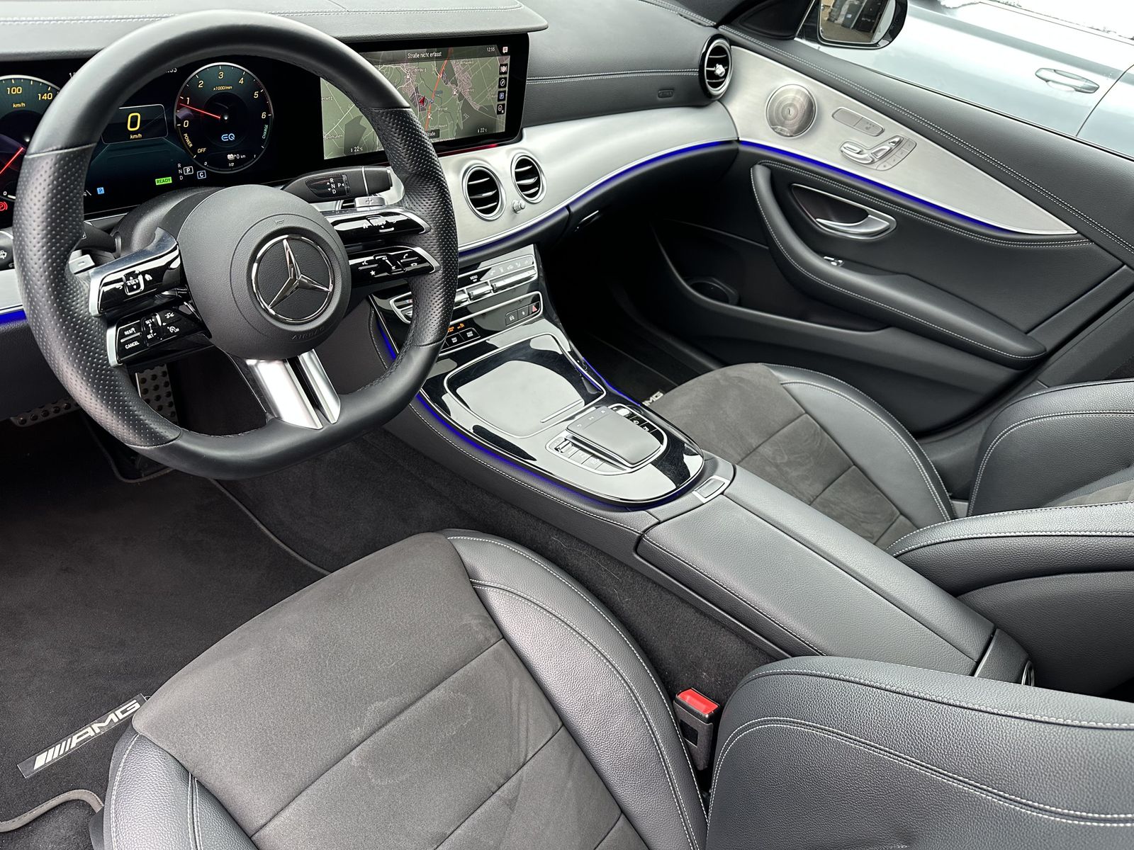 Fahrzeugabbildung Mercedes-Benz E 300de 4Matic AMG-Line NAV+LED+PANO+AHK+HEAD-UP