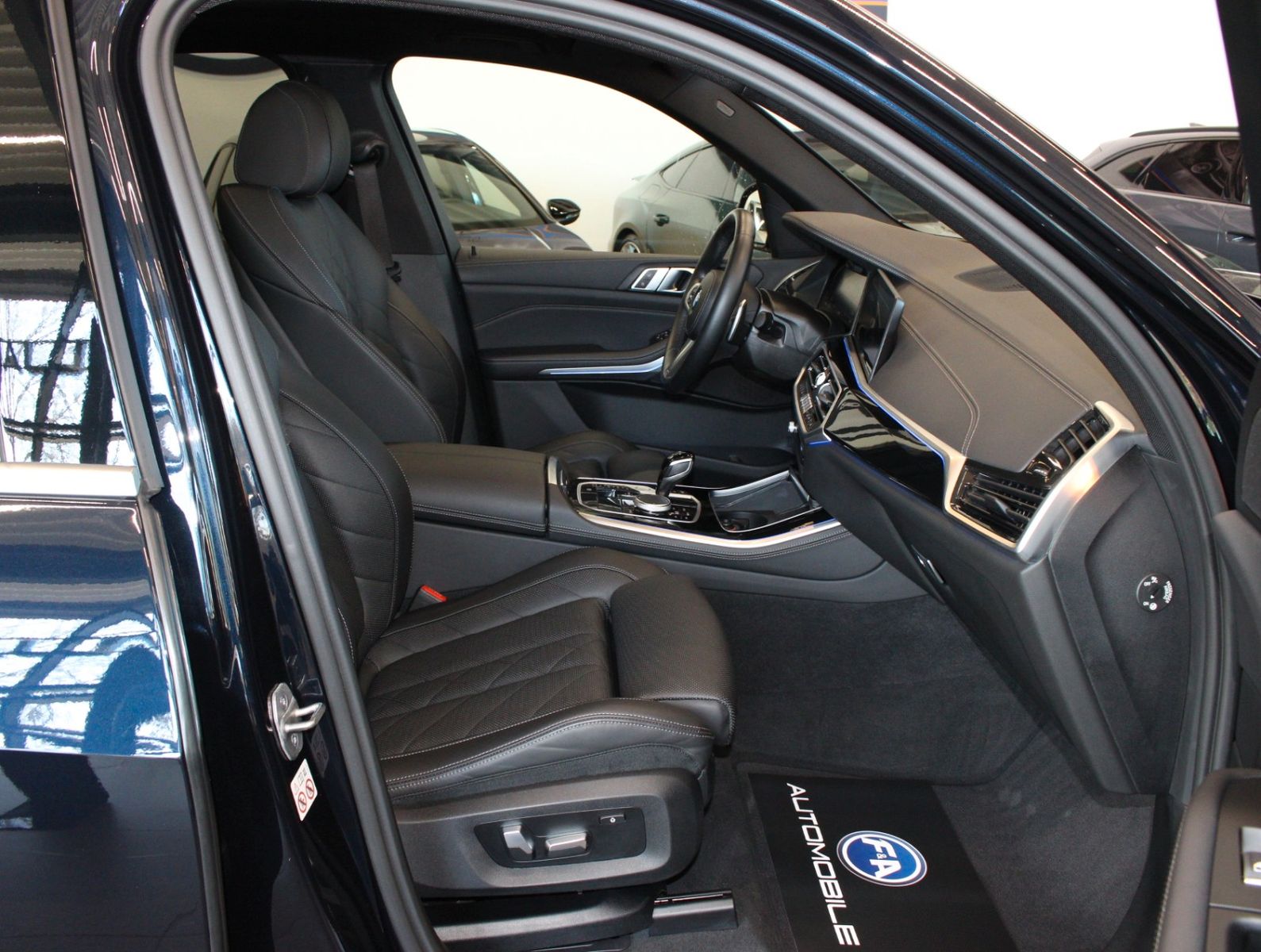 Fahrzeugabbildung BMW X5 xDrive30d M Sport Pano+HUD+360° Kamera