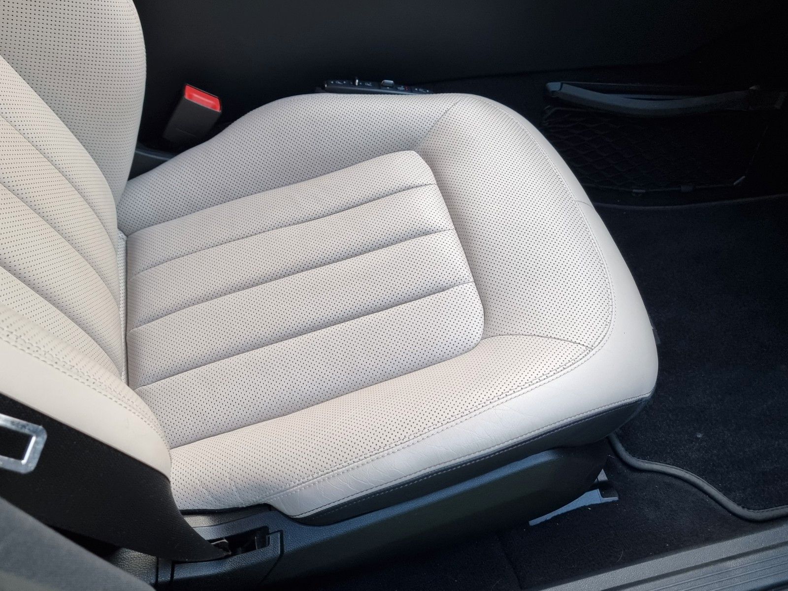 Fahrzeugabbildung Mercedes-Benz CLS 500 SB/Fahrzeug der Weltpremiere 2012