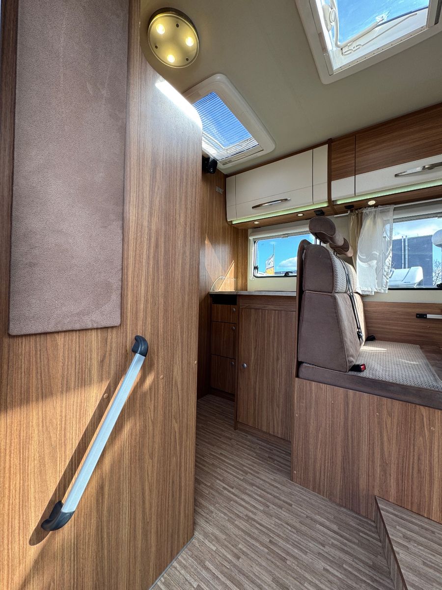 Fahrzeugabbildung Carado T 334 FIAT DUCATO AUTOMATIK SOLAR TV SAT AHK CAM