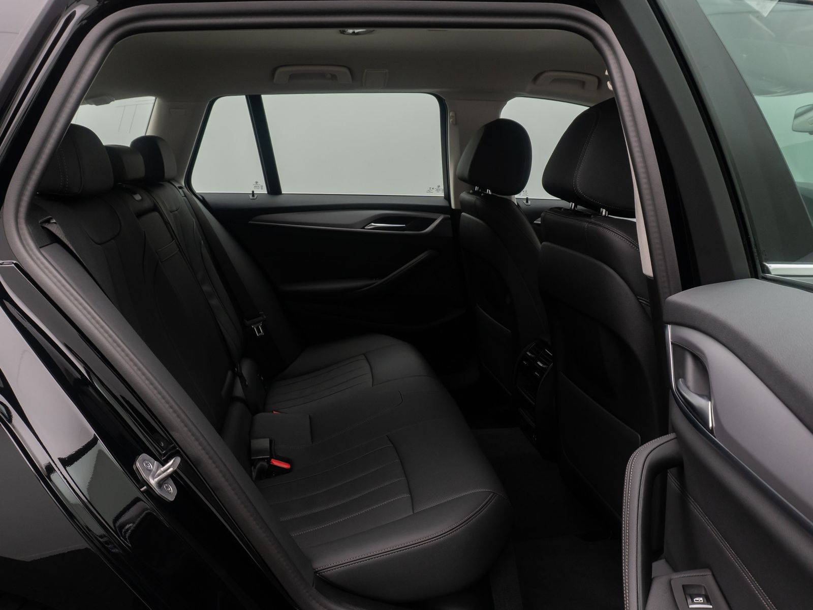 Fahrzeugabbildung BMW 530e Alarm DAB Kamera HiFi Leder Sport 18Zoll