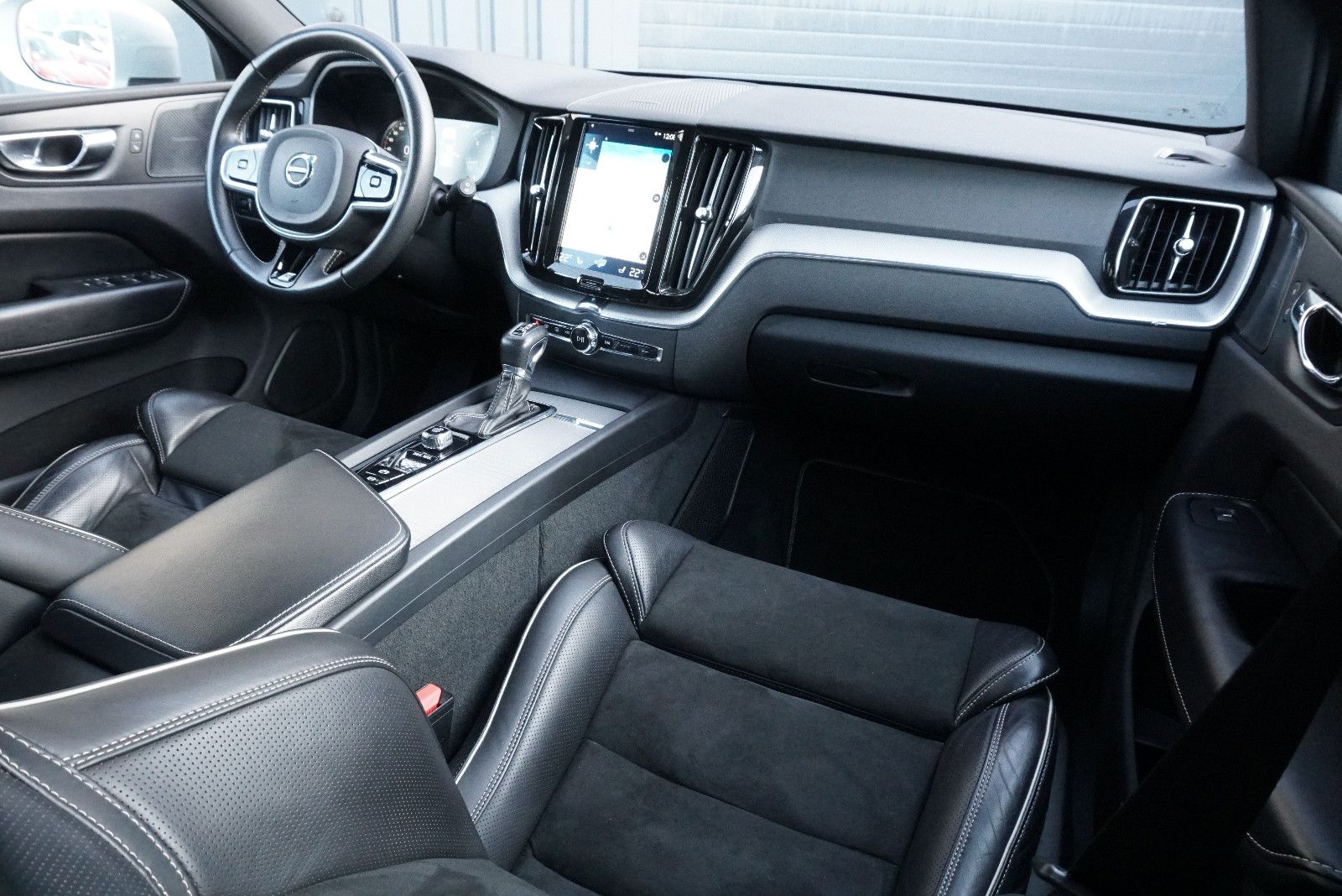 Volvo XC60 R-Design AWD 360° SHZ AHK LED NAV Harman Ka foto 19