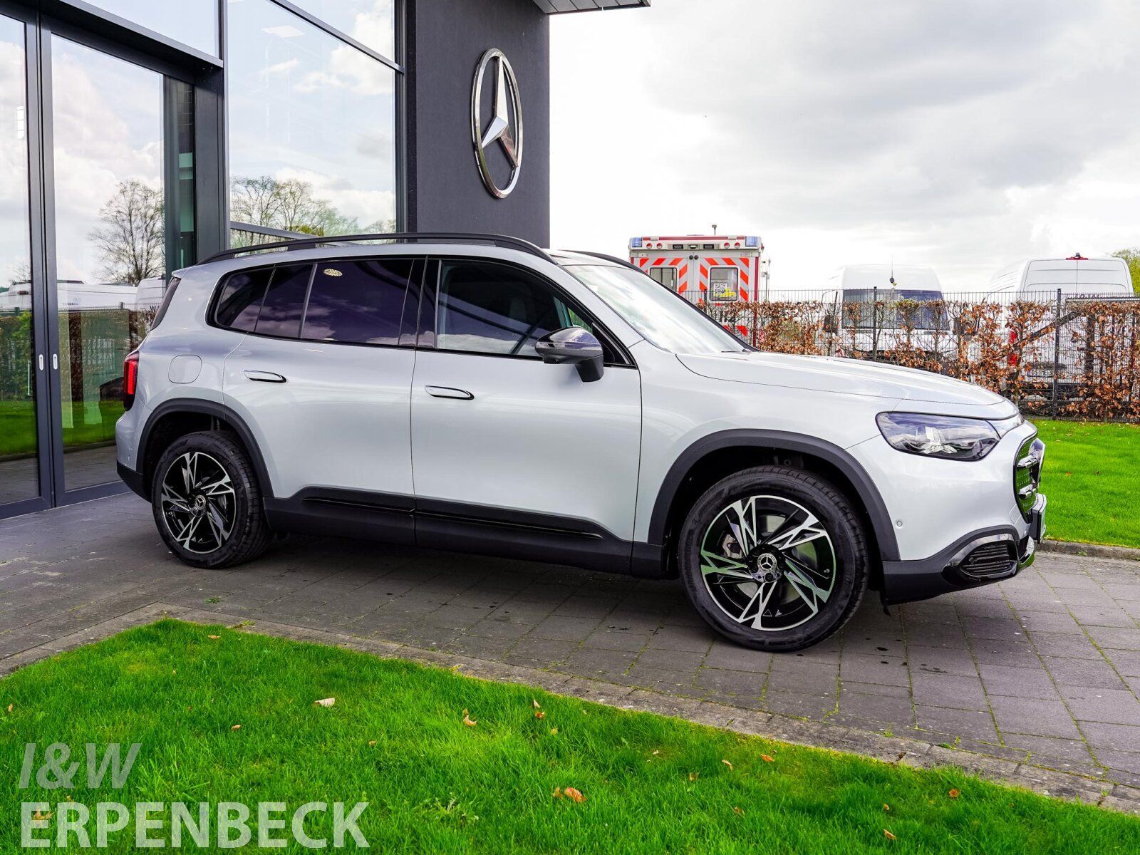 Fahrzeugabbildung Mercedes-Benz GLB 250+ *Night Paket*AHK*Winter Paket*THERMATIC
