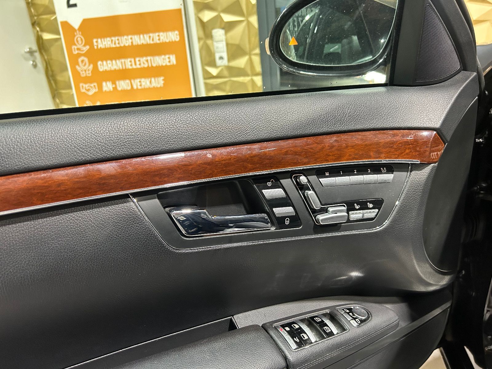 Fahrzeugabbildung Mercedes-Benz S 350/NACHTSICHT/TOTWINKEL/PANO/MEMORY-SITZE