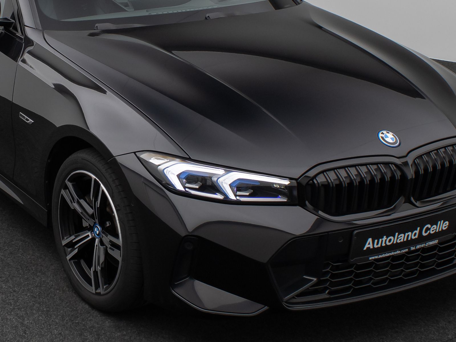 Fahrzeugabbildung BMW 330e xD MSport Kamera HUD DAB H/K Komfort 18Zoll