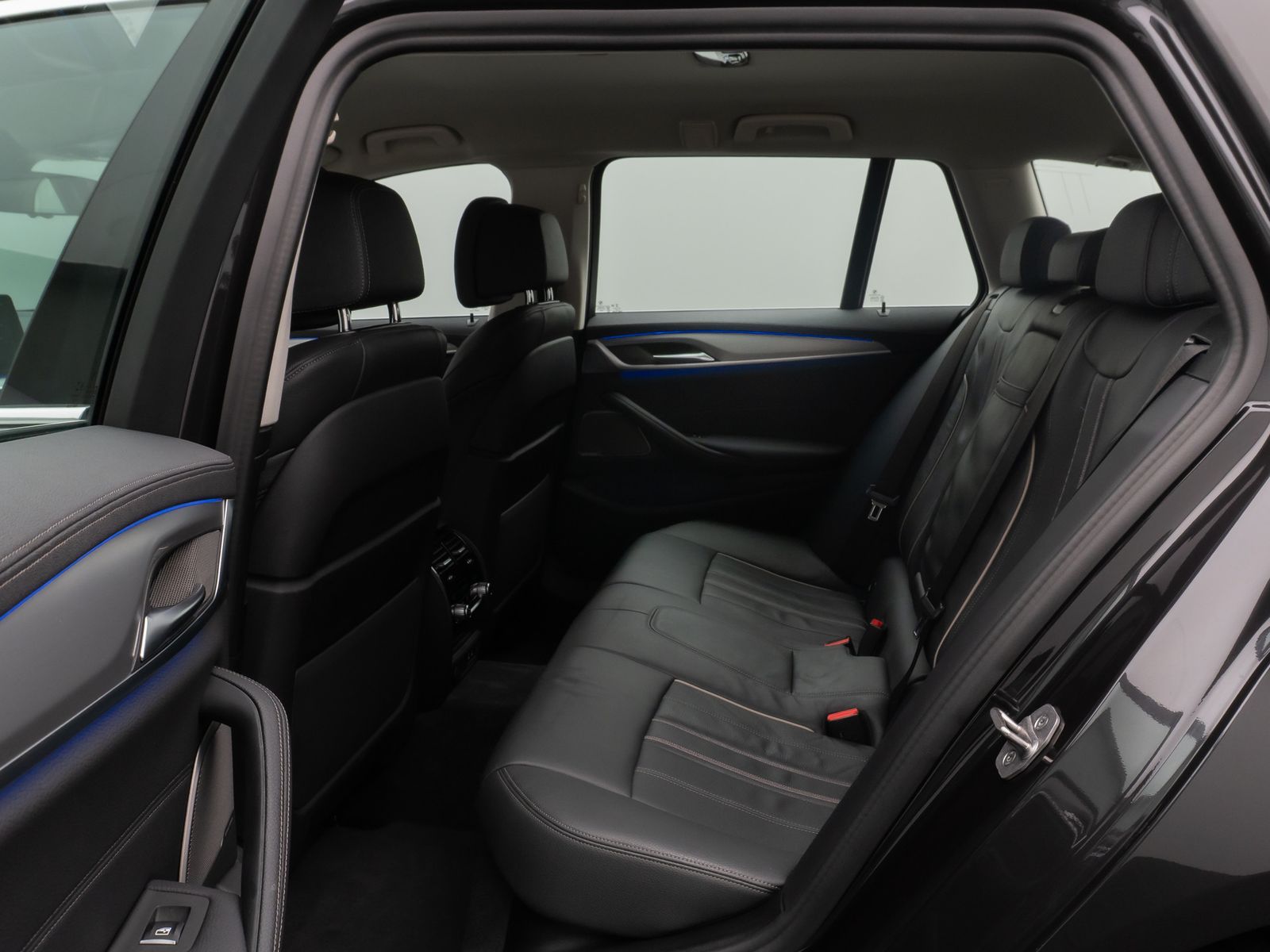 Fahrzeugabbildung BMW 530d xD Luxury Line Kamera HUD DAB H/K Laser AHK