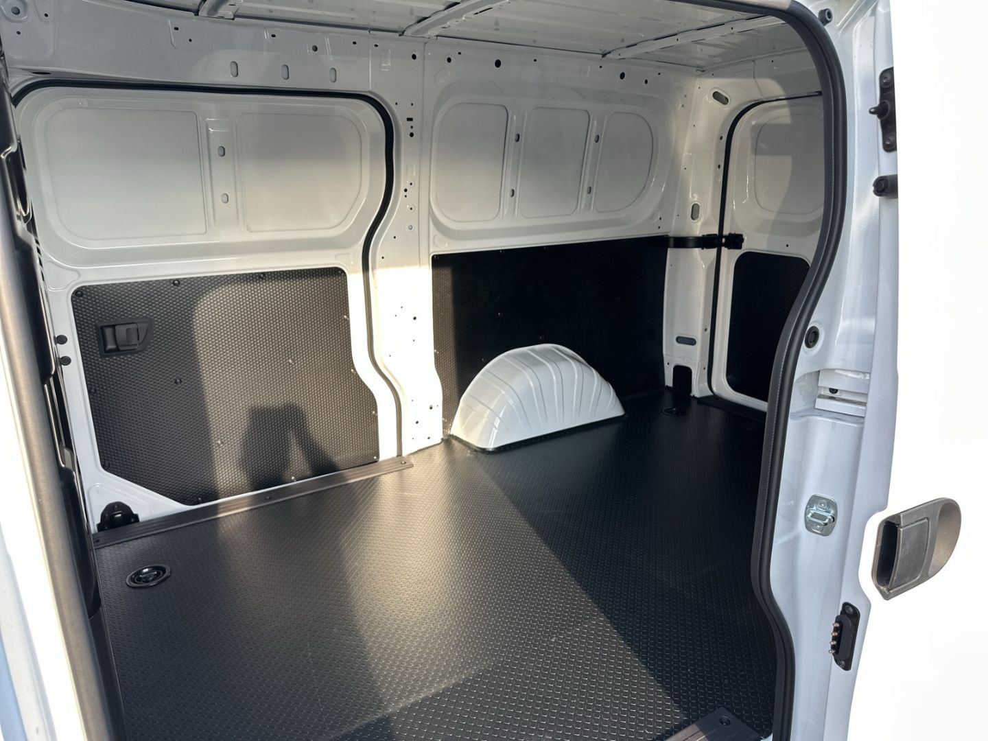 Fahrzeugabbildung Maxus e-Deliver5 L1H1 64 Spurhalteass. Navi 360 Kamera