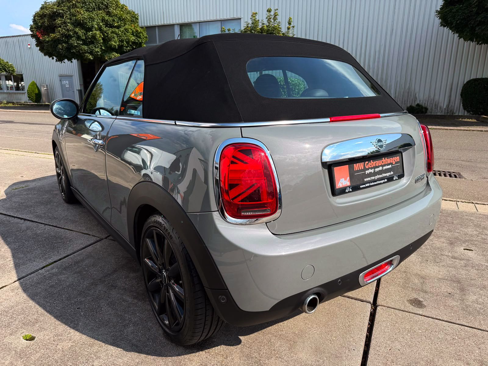 Fahrzeugabbildung MINI Cooper Cabrio Steptr. PDC KAM NAV LED TEMP SHZ