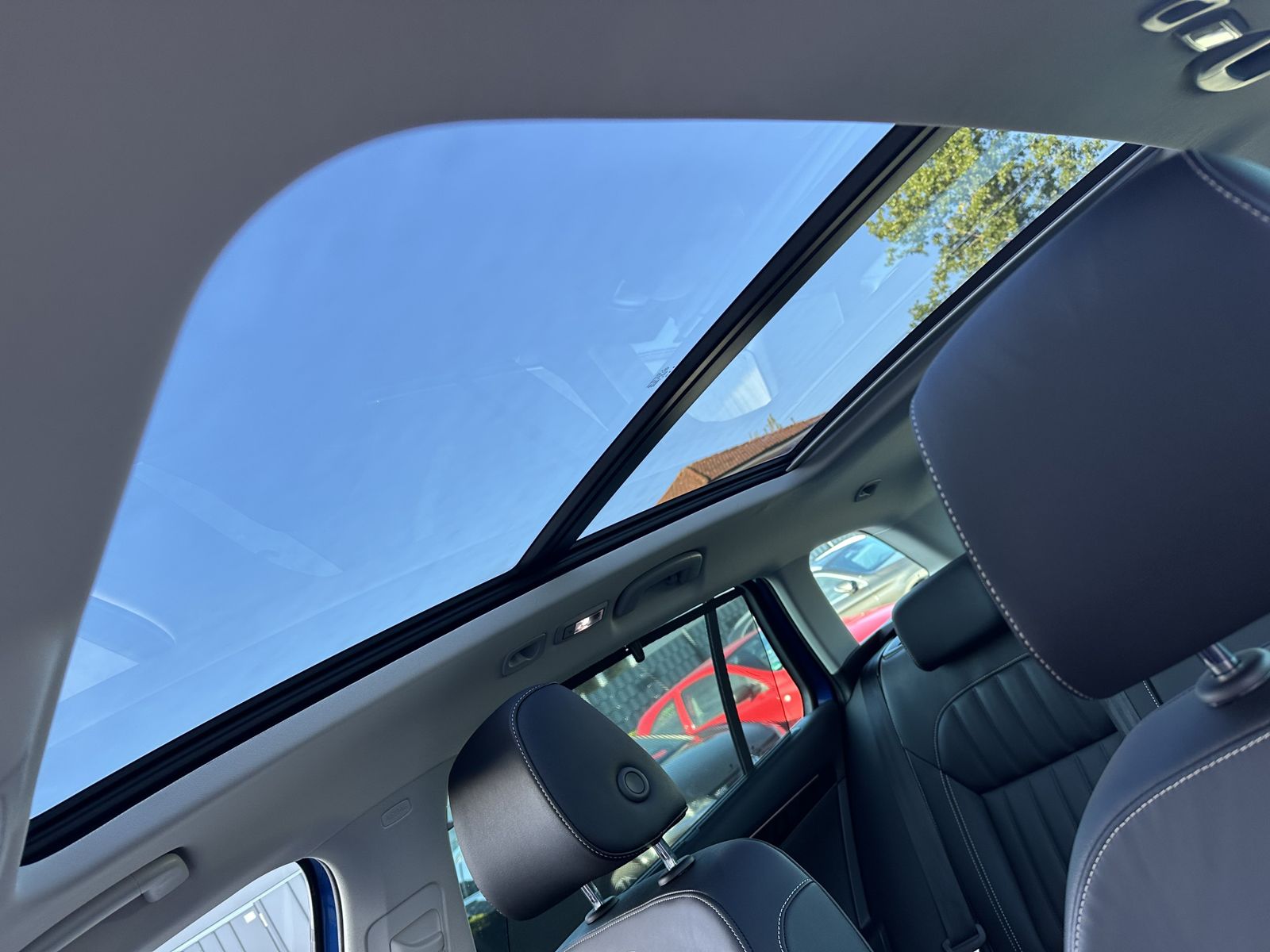 Fahrzeugabbildung SKODA Superb Combi 1.4 TSI iV DSG L&K NAV+LED+AHK+PANO