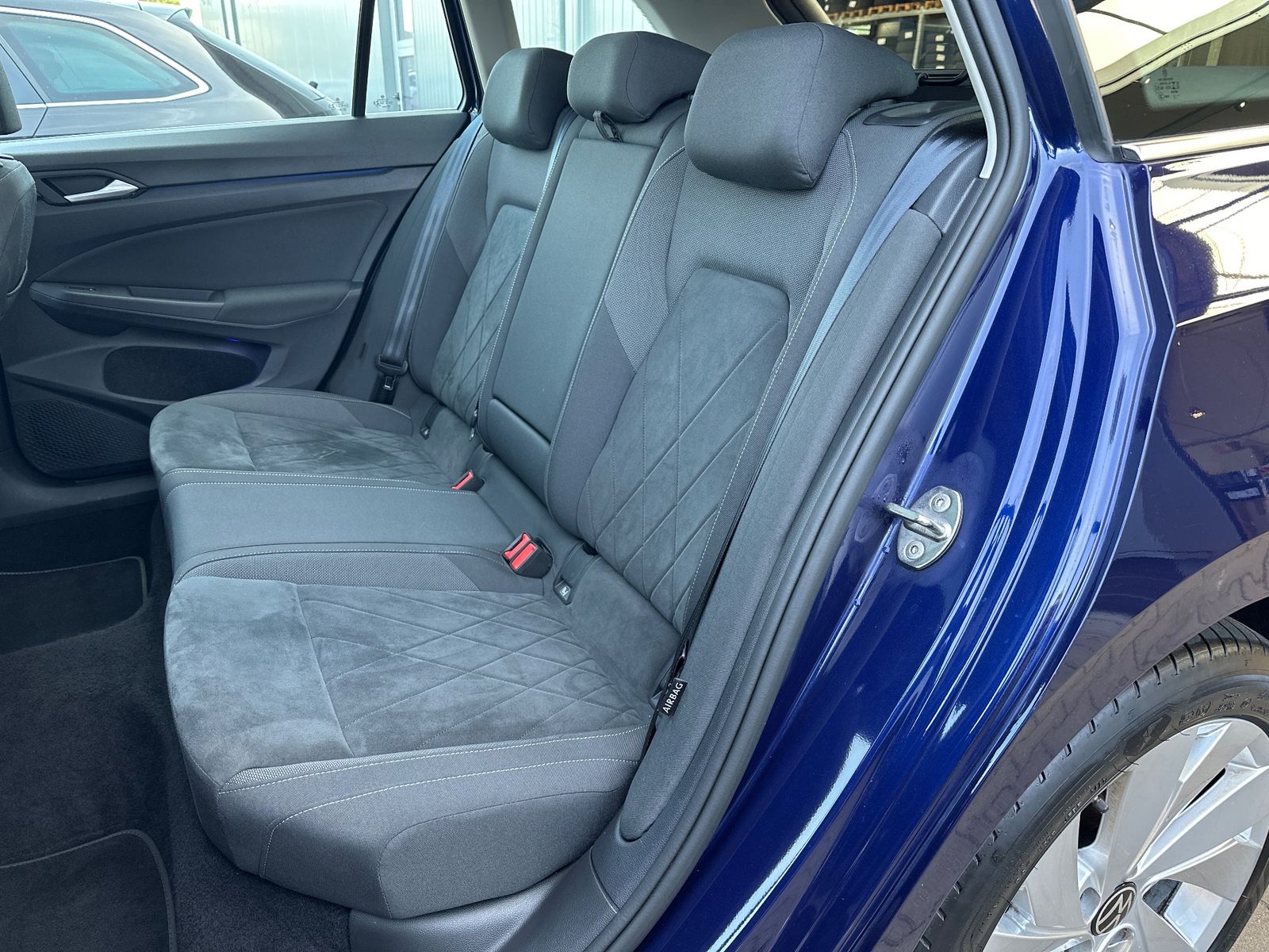 Fahrzeugabbildung Volkswagen Golf Variant 2.0 TDI DSG Style NAV+LED+PANO+AHK