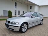 BMW 318i Limo Bi-Xenon+Glasdach+Sitzhzg.+PDC+2.Hd.