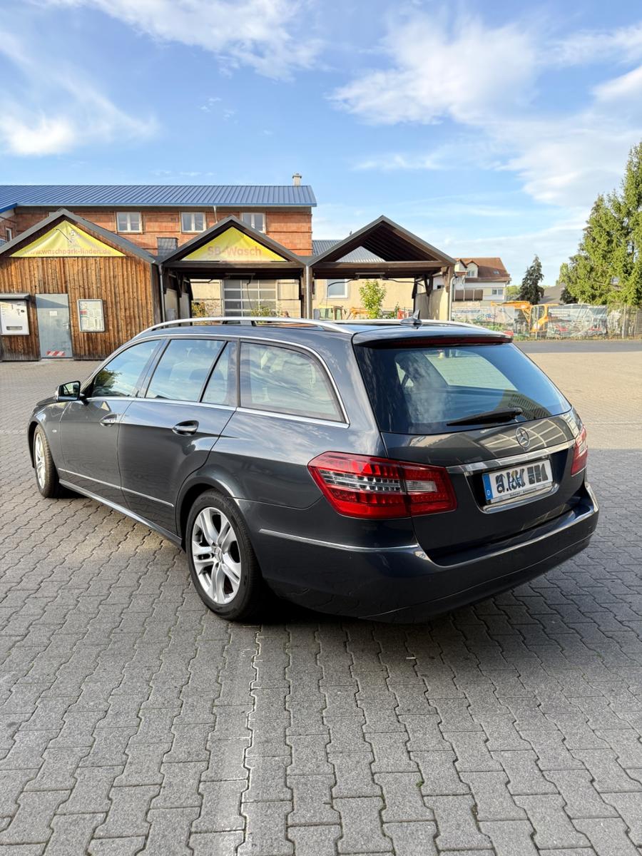 Mercedes-Benz E200 2011 — photo 7