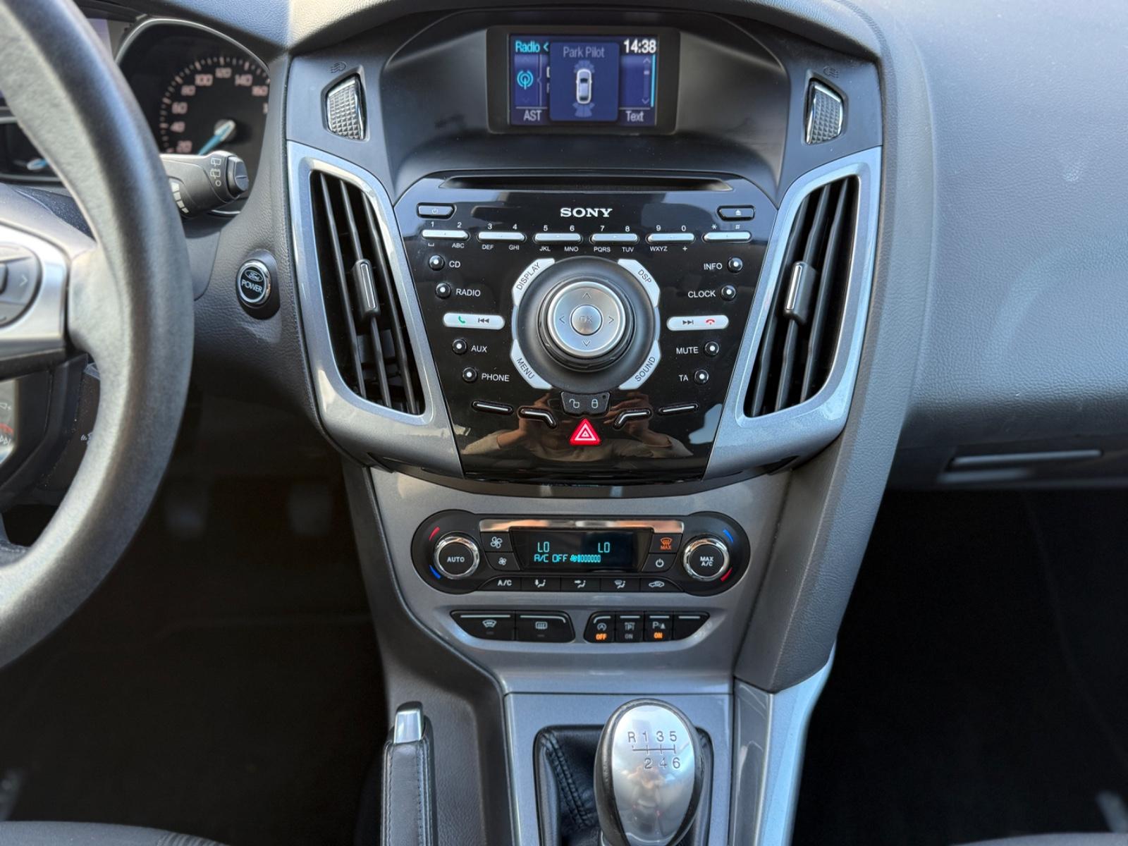 Ford Focus 2011 — photo 9