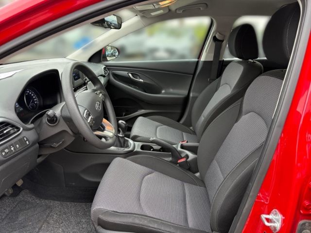 Fahrzeugabbildung Hyundai i30 Pure Radio,ZV mit FB,Klima DAB Spurhalteass.