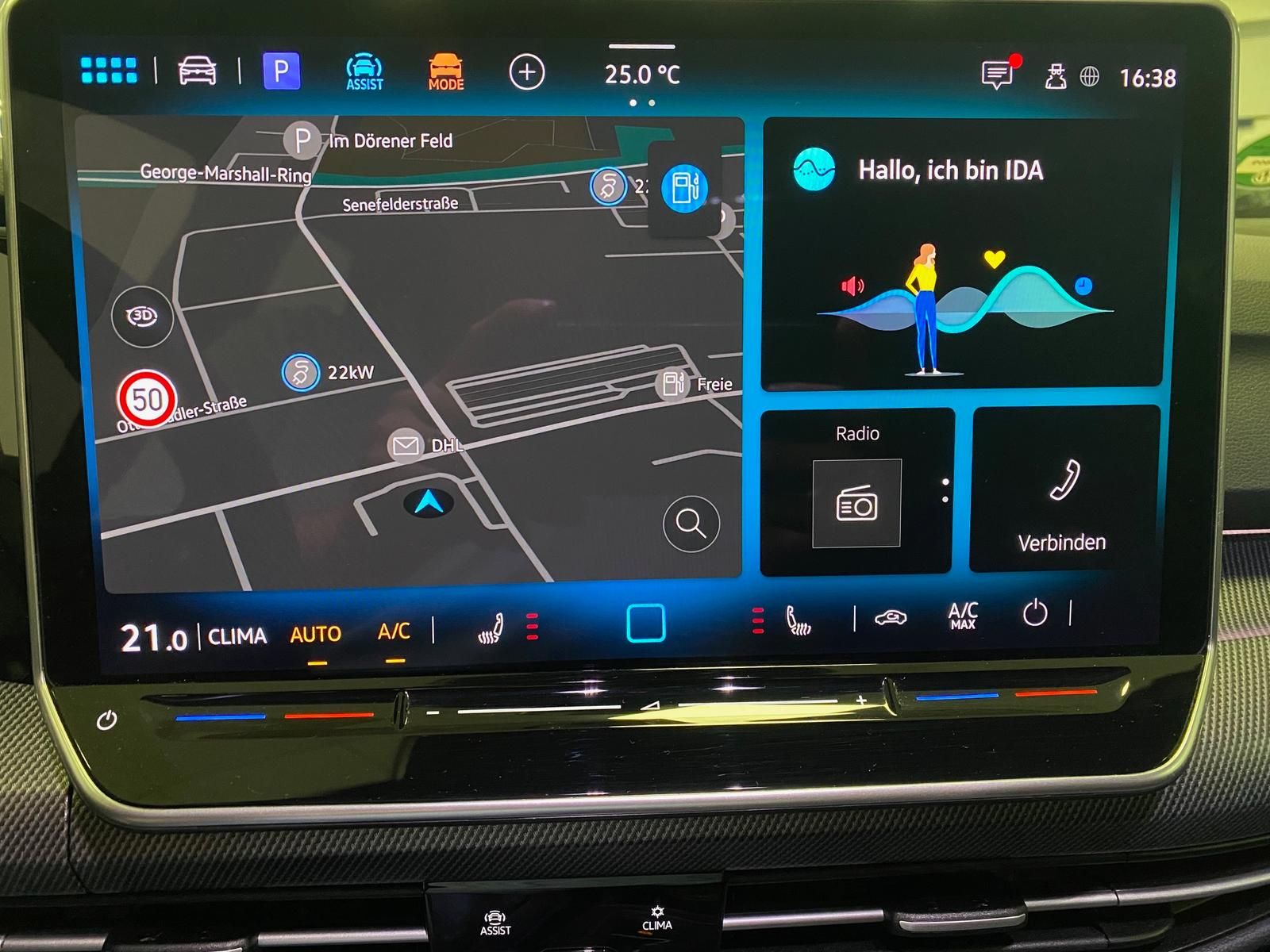 Fahrzeugabbildung Volkswagen Golf 1.5 eTSI R-Line DSG+ACC+360°+HUD+HARMAN KAR