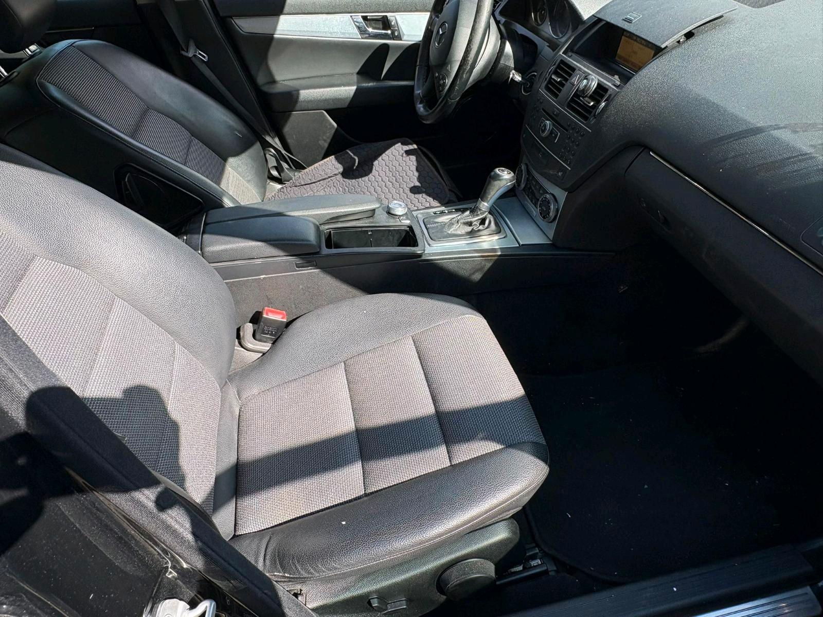 Mercedes-Benz C220 2010 — photo 7