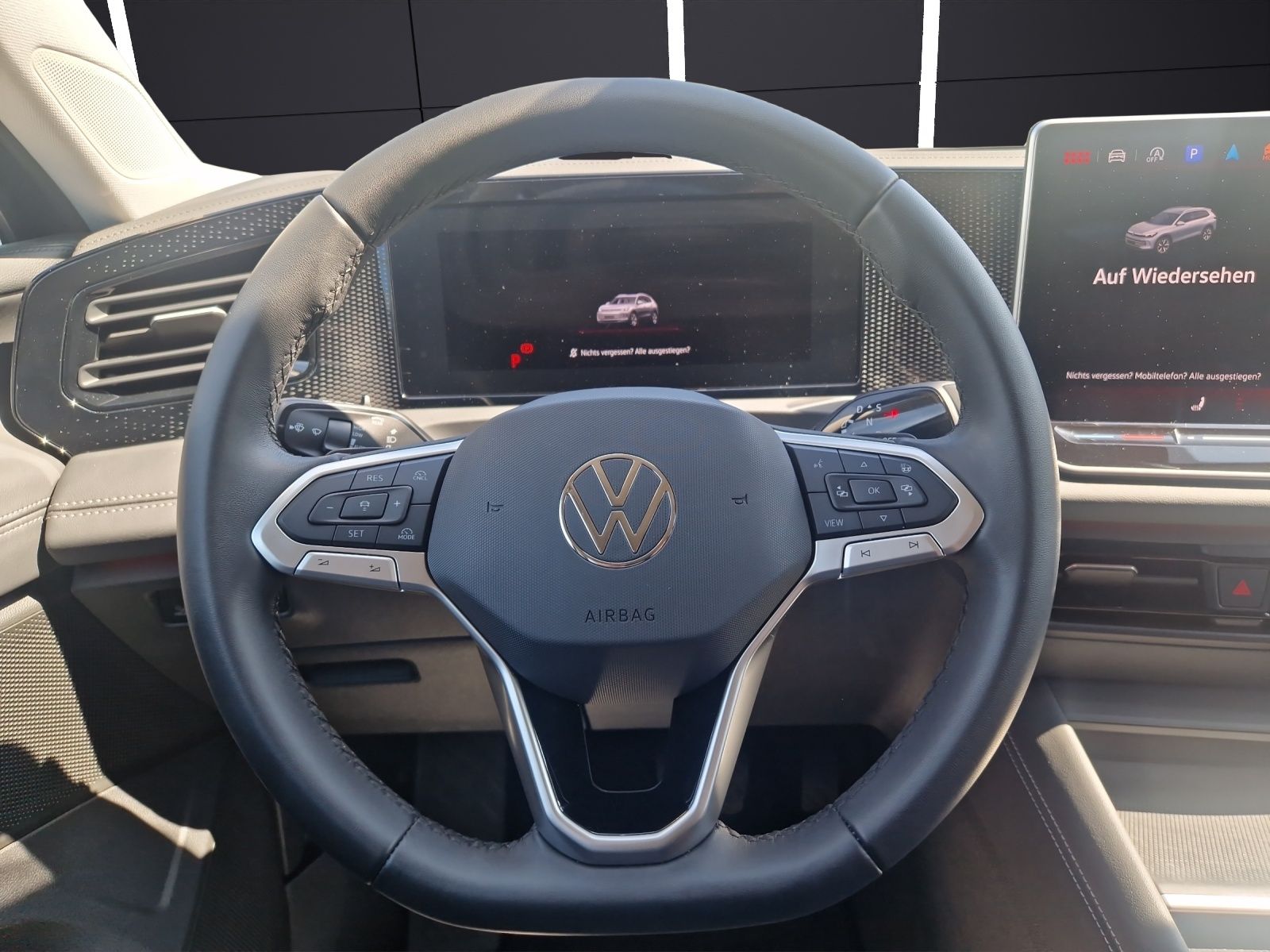 Fahrzeugabbildung Volkswagen Tiguan 2.0 TDI Life DSG LED+ ACC AHK SHZ LRHzg W