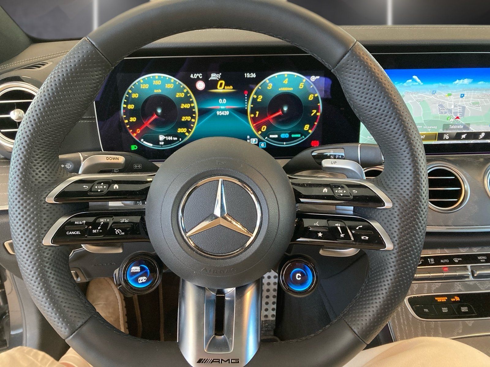 Fahrzeugabbildung Mercedes-Benz E 53 T 4M+ AMG*Distronic*Panorama*AHK*Standheiz*