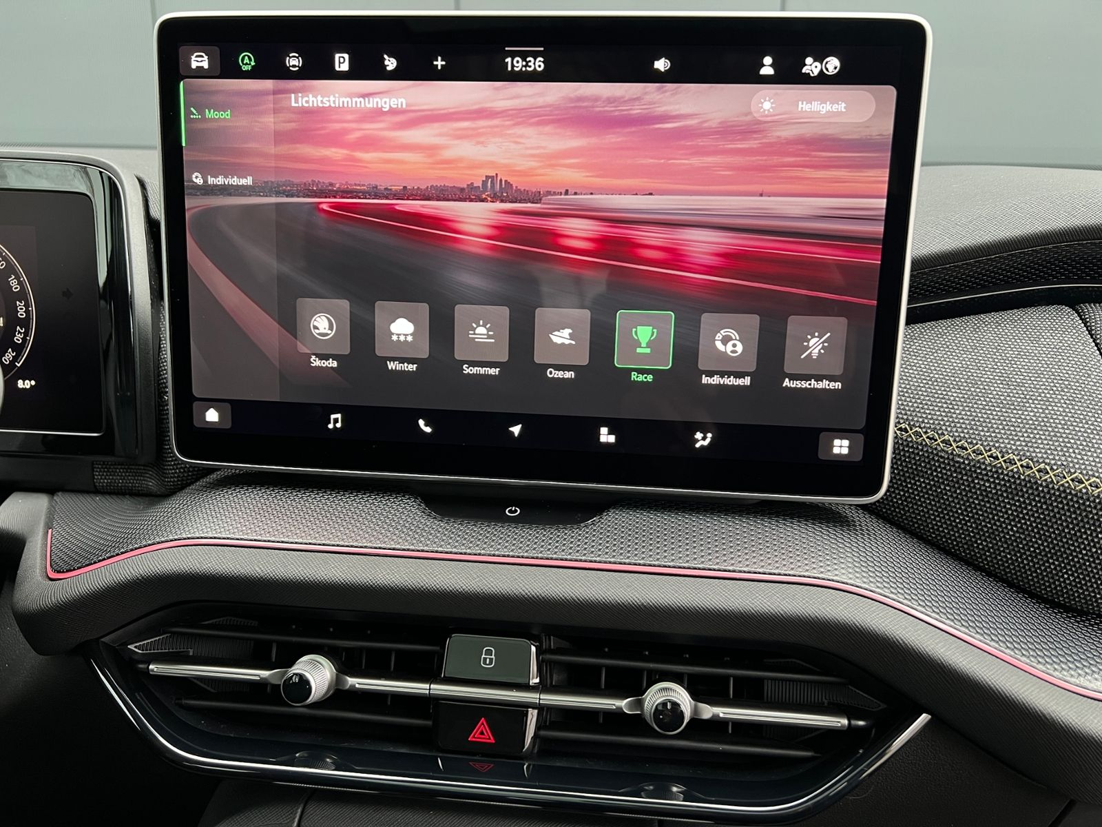 Fahrzeugabbildung SKODA Kodiaq Selection 1.5 TSI mHEV DSG *AHK, LED, Pan