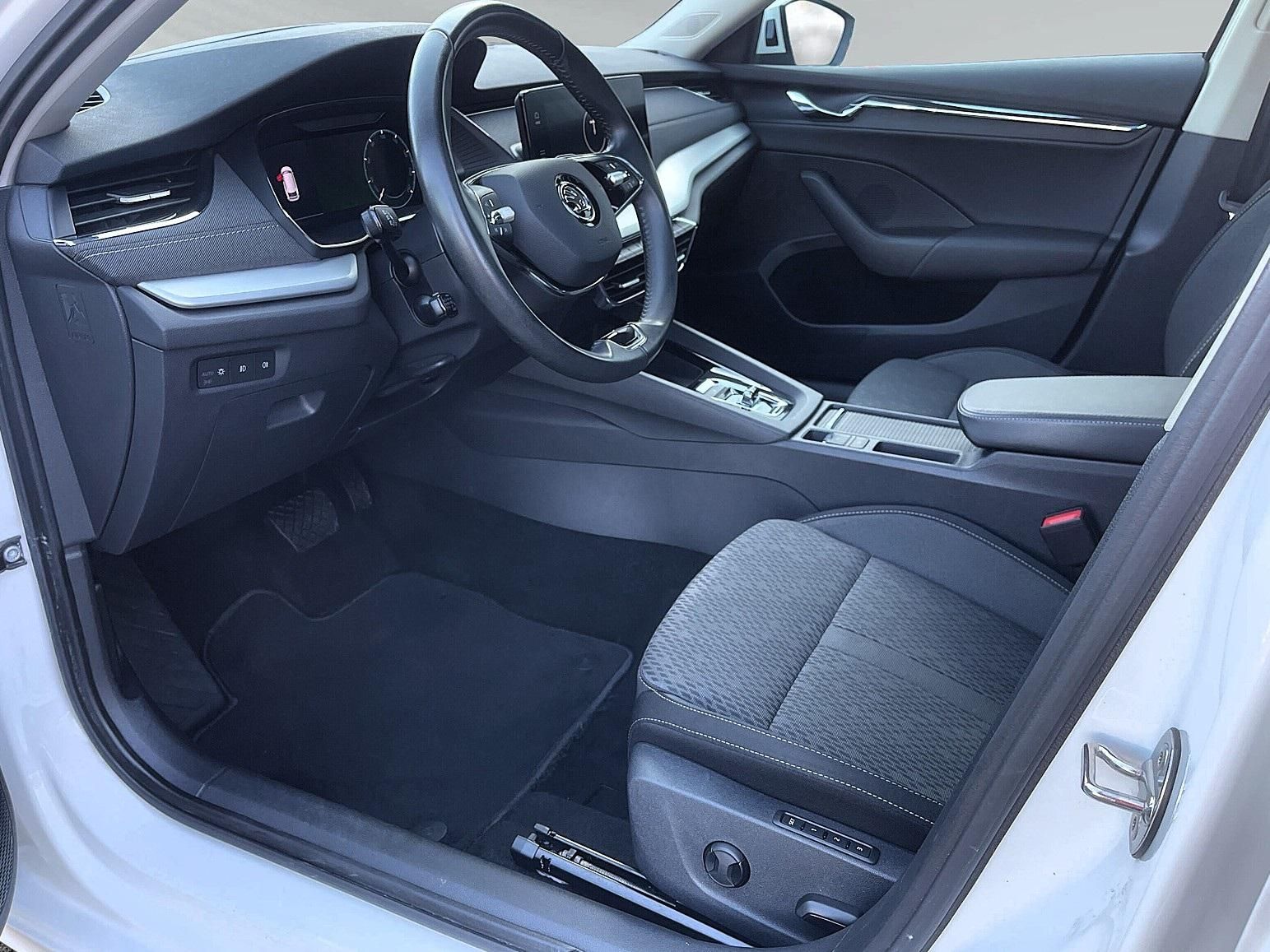 Skoda Octavia Combi 2,0 TDI DSG Style LED HUD PANO NAV foto 9