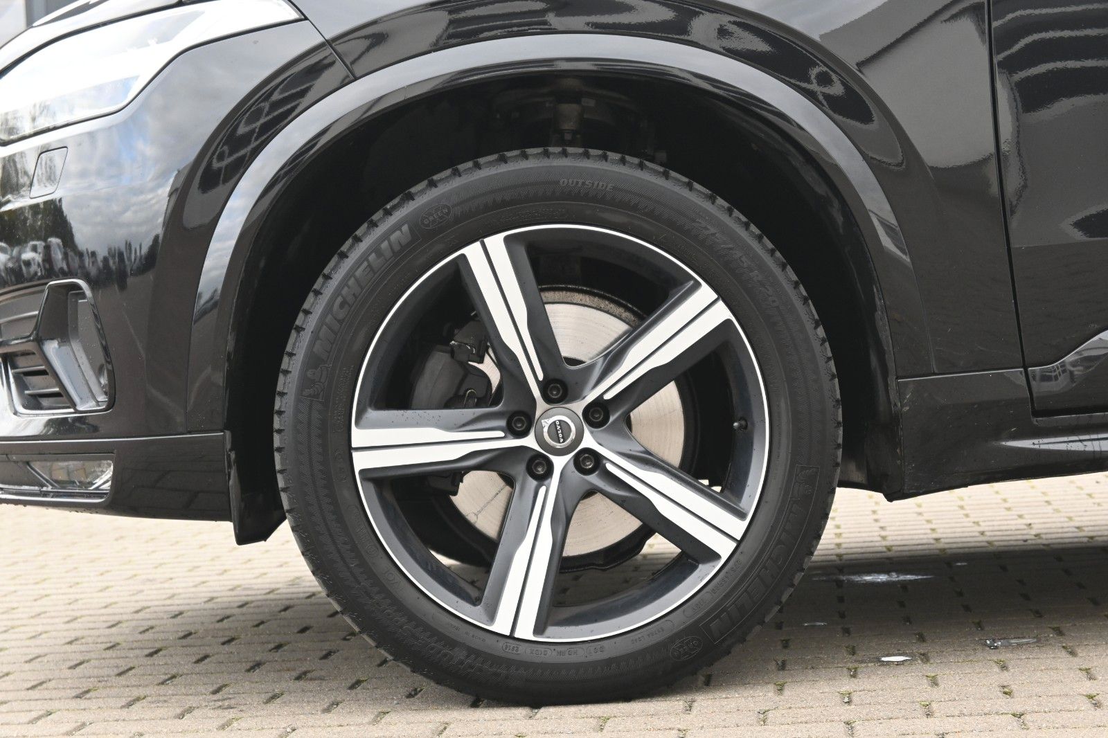 Fahrzeugabbildung Volvo XC90 D5 AWD*R Design*LUFT*PANO*7Si*LED