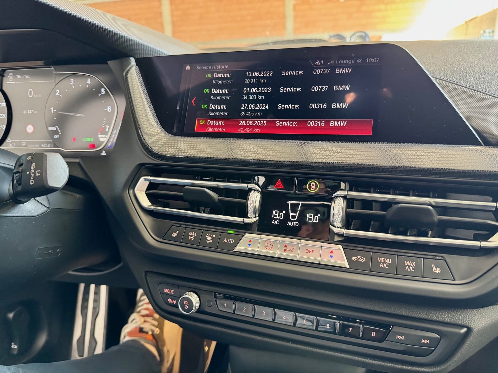 Fahrzeugabbildung BMW 118i M-Sportpaket | 18" LMR | Panodach | Lenkr.h