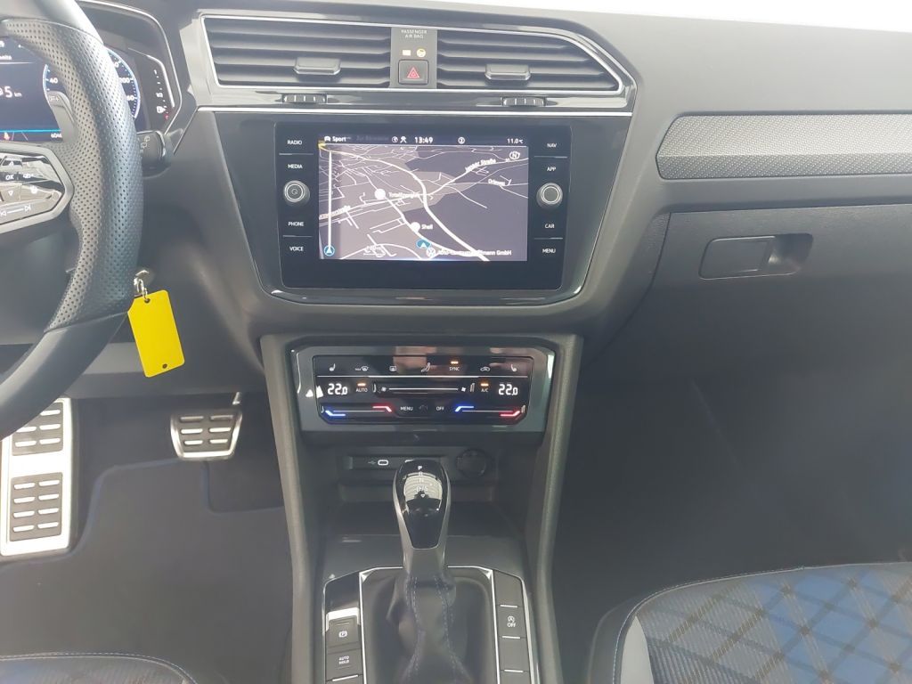 Fahrzeugabbildung Volkswagen Tiguan 2.0 TSI  4Motion DSG R Navi ACC