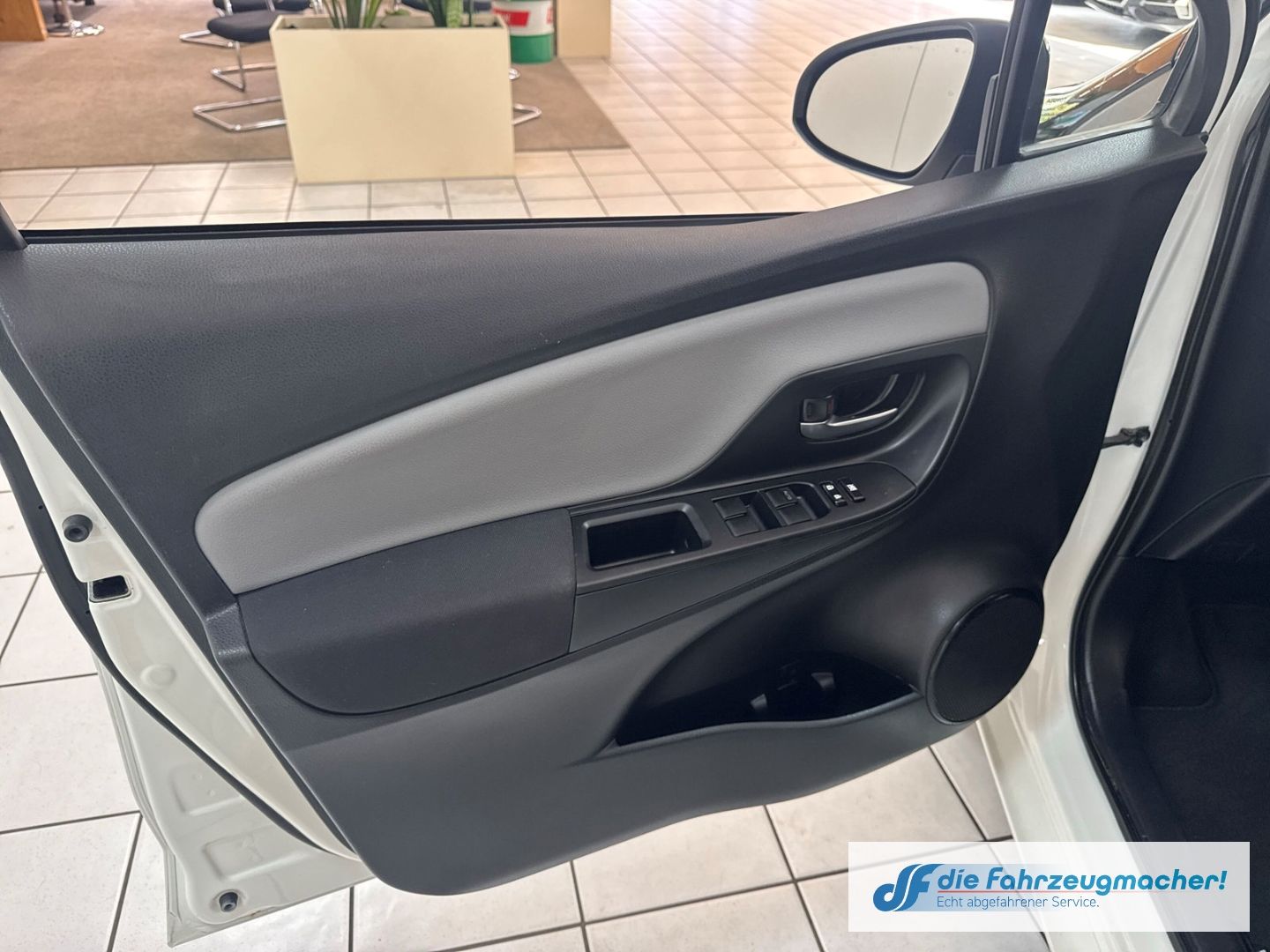 Fahrzeugabbildung Toyota Yaris Style Hybrid Mehrzonenklima DAB SHZ Keyles