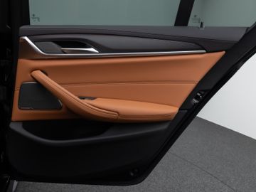 Fahrzeugabbildung BMW 540d xDr Tour M Sport Pano H/K Kamera 360° Air