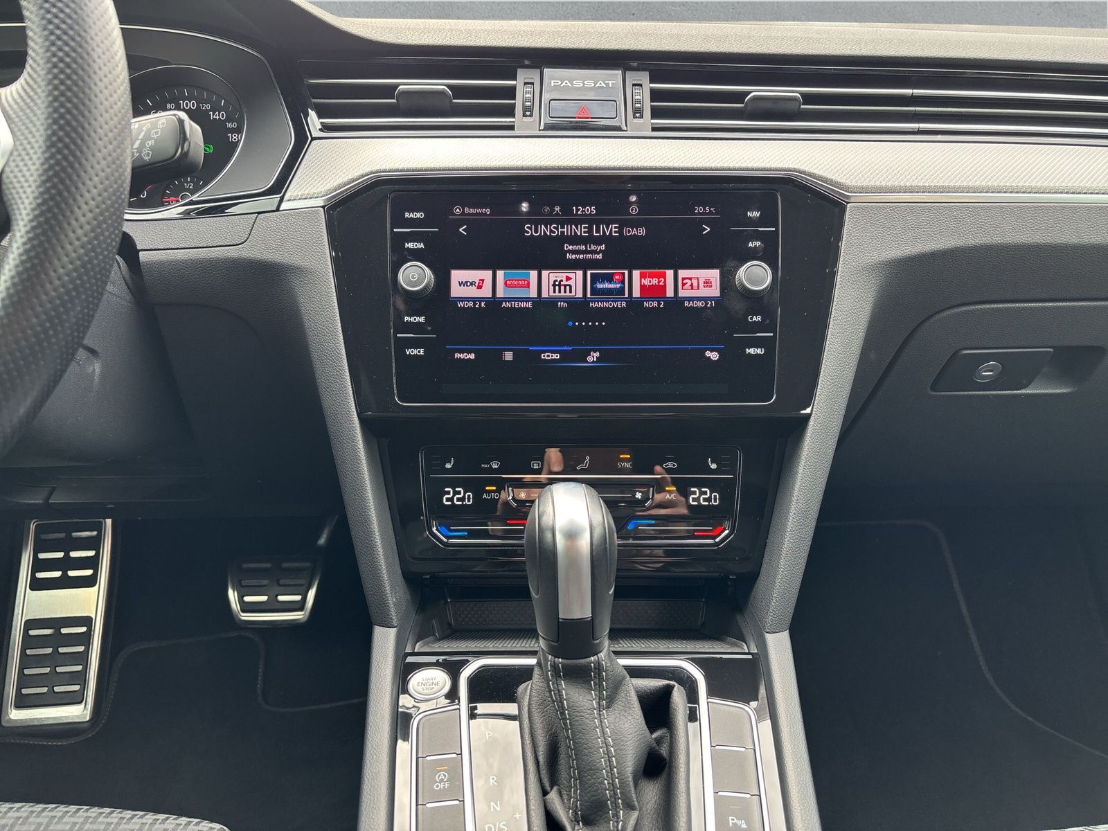 Fahrzeugabbildung Volkswagen Passat Variant Business 2.0 TSI DSG AHK App-Conn