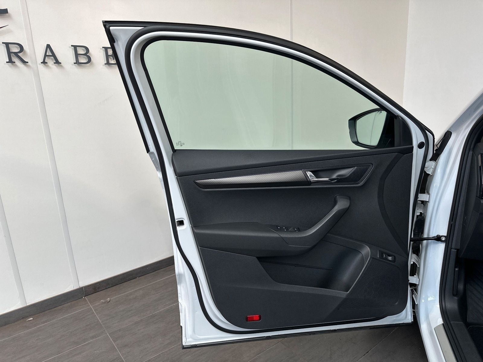Fahrzeugabbildung SKODA Karoq 2.0 TDI DSG 4x4 Sportline NAV+LED+ACC+KAM