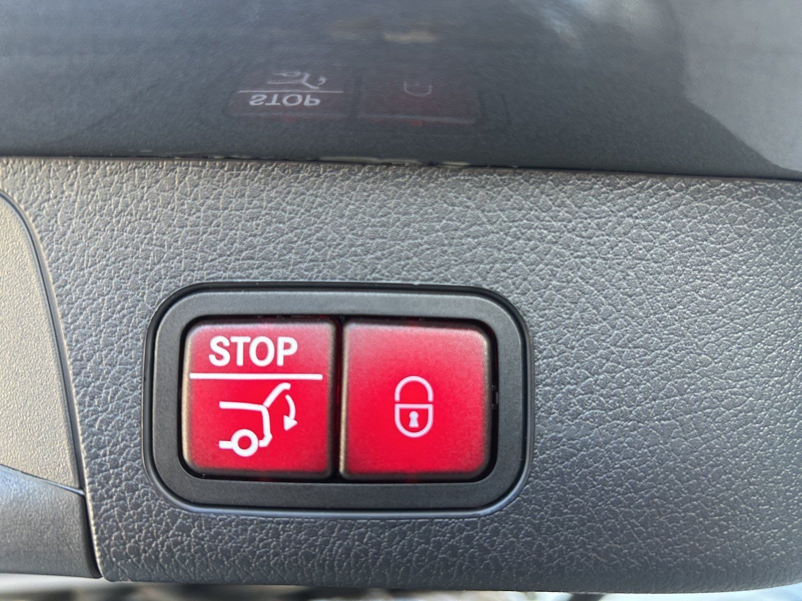 Fahrzeugabbildung Mercedes-Benz GLB 200 AMG 360° AHK KeyGo DISTRONIC Multibeam