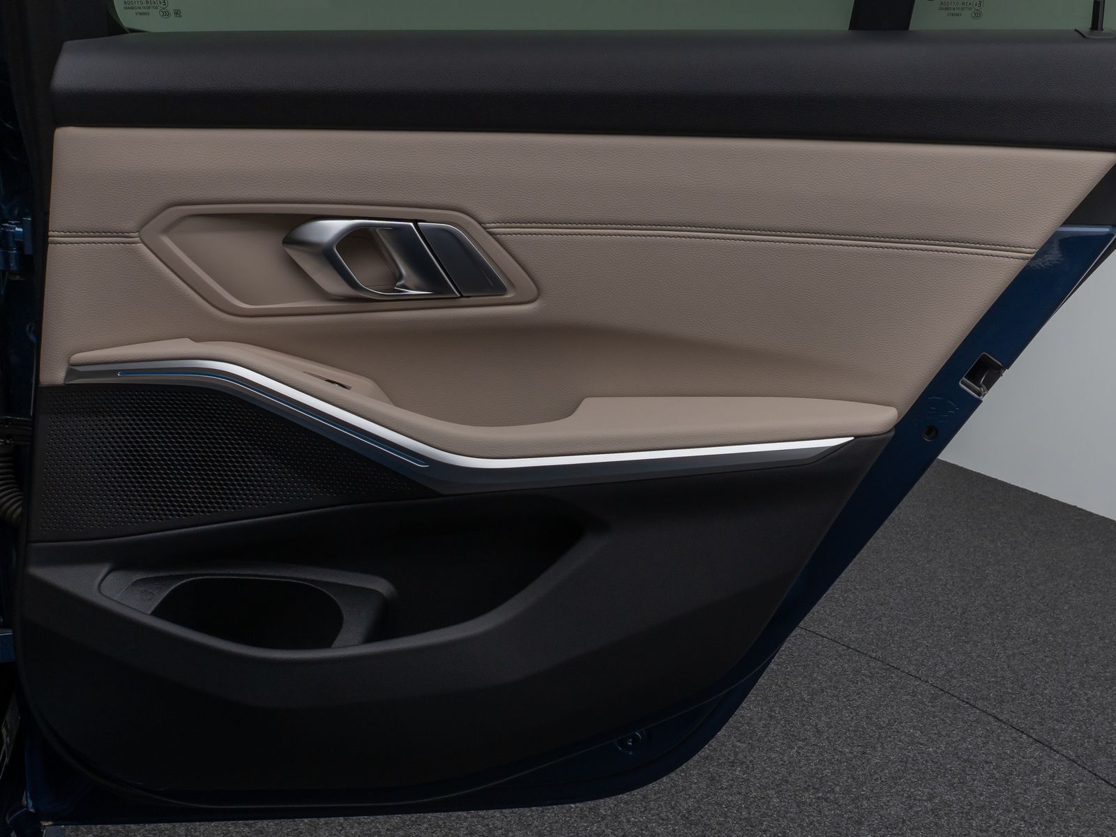 Fahrzeugabbildung BMW 330e xD Kamera HUD DAB HiFi Stop&Go AHK Sport