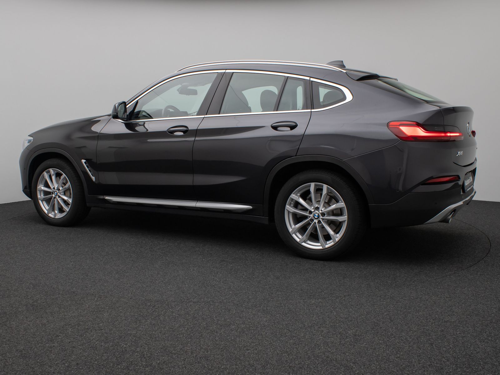 Fahrzeugabbildung BMW X4 xD30i xLine Panorama Kamera HUD HiFi DisplKey