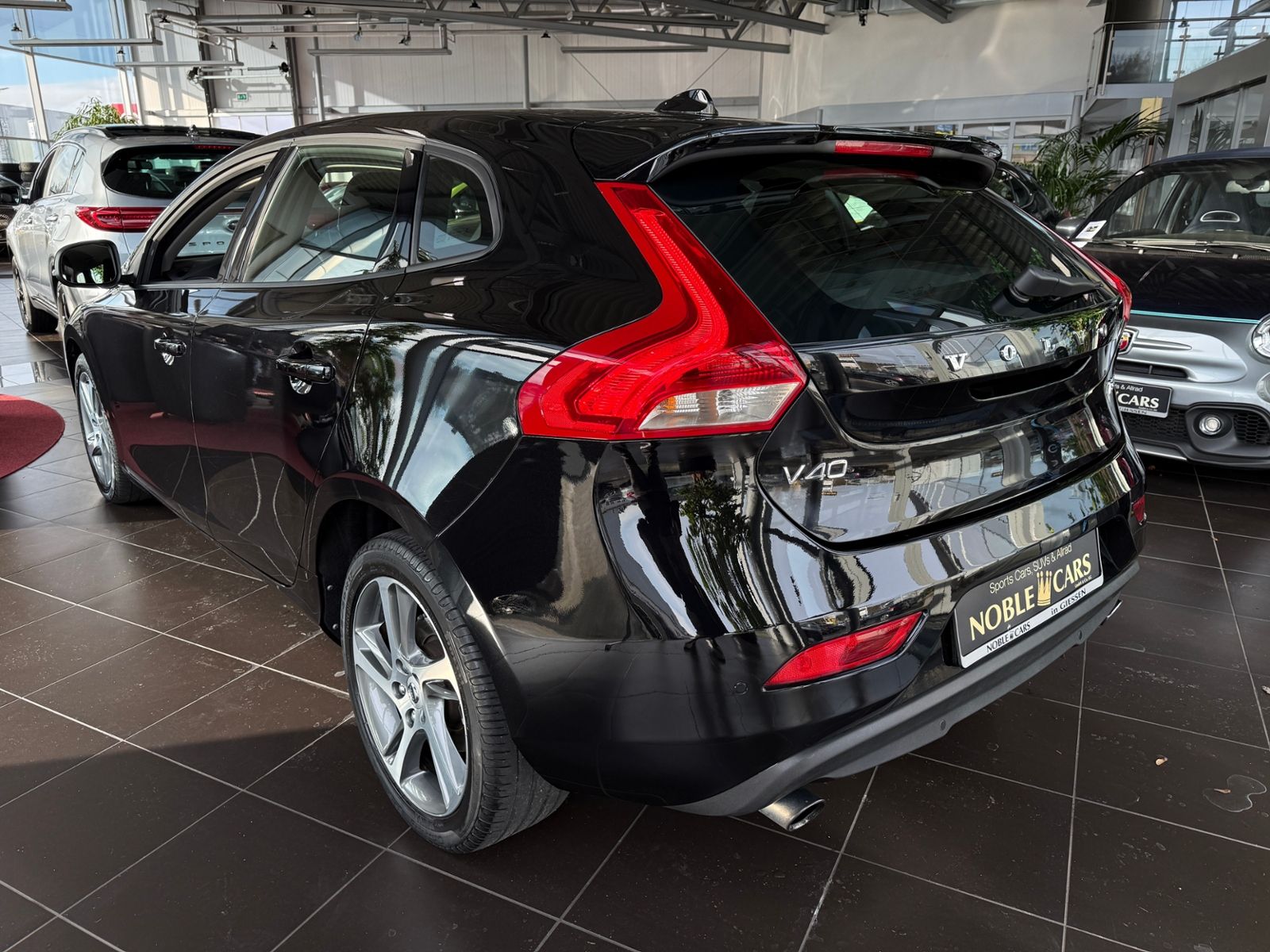 Fahrzeugabbildung Volvo V40 T3 Momentum RFK LED NAVI