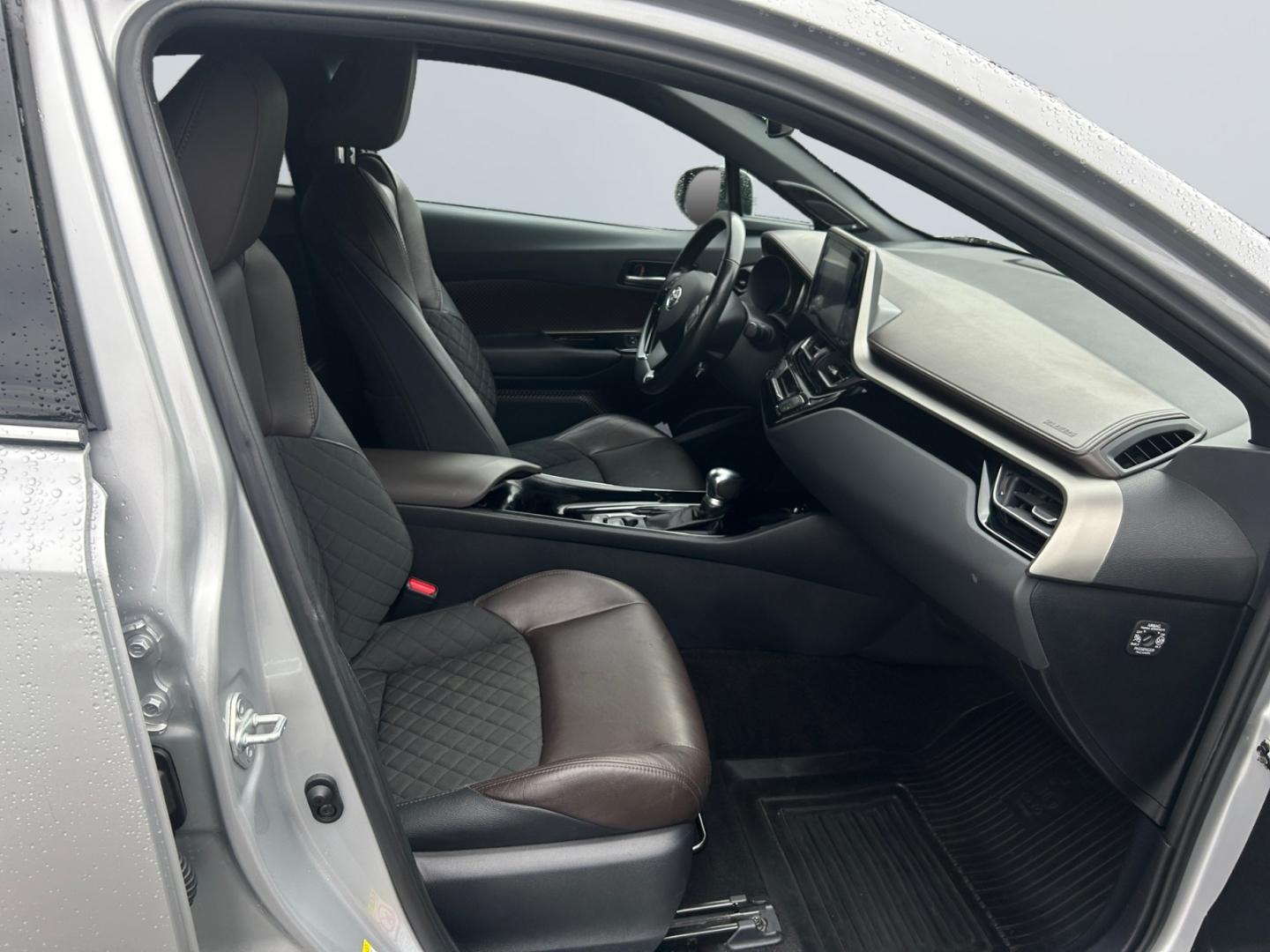 Toyota C-HR 1.8 Hybrid Lounge *Navi*Teilleder*JBL*RCam*