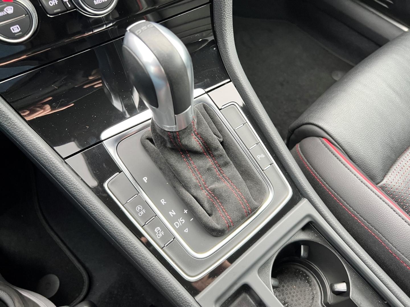 Volkswagen Golf GTI 2.0 TSI DSG LED Navi Leder Sitzheizung