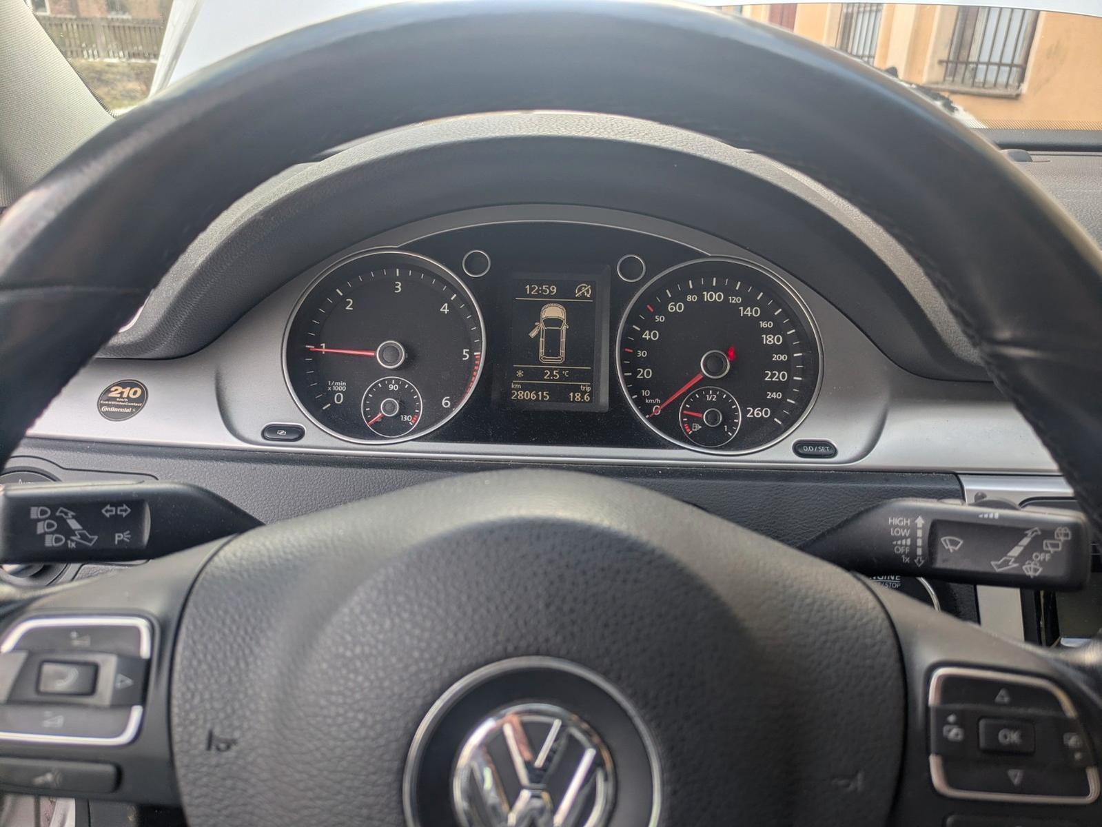 Volkswagen Passat 2011 — photo 6