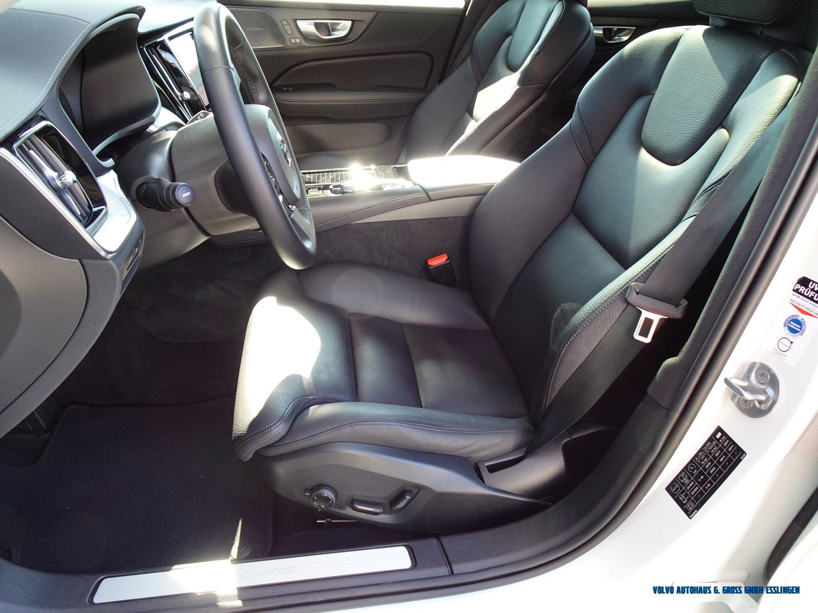 Volvo V60 T8 AWD Recharge Ultimate Dark foto 7
