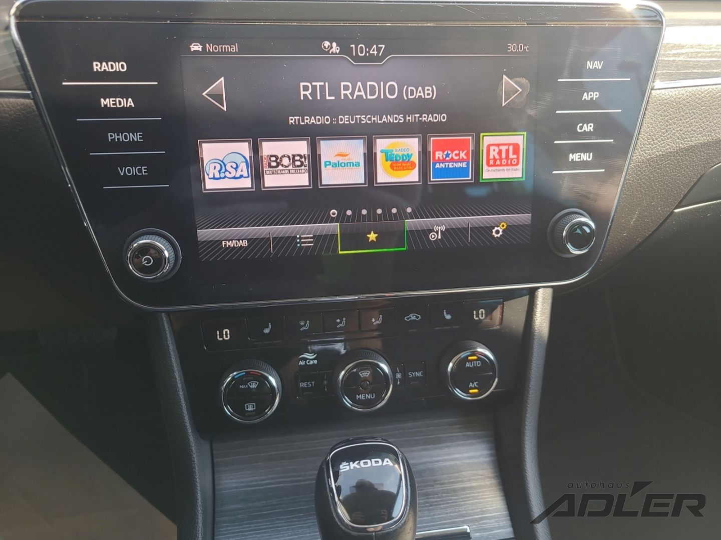 Skoda Superb Combi 2,0 TSI DSG Style AHZV Navi foto 19