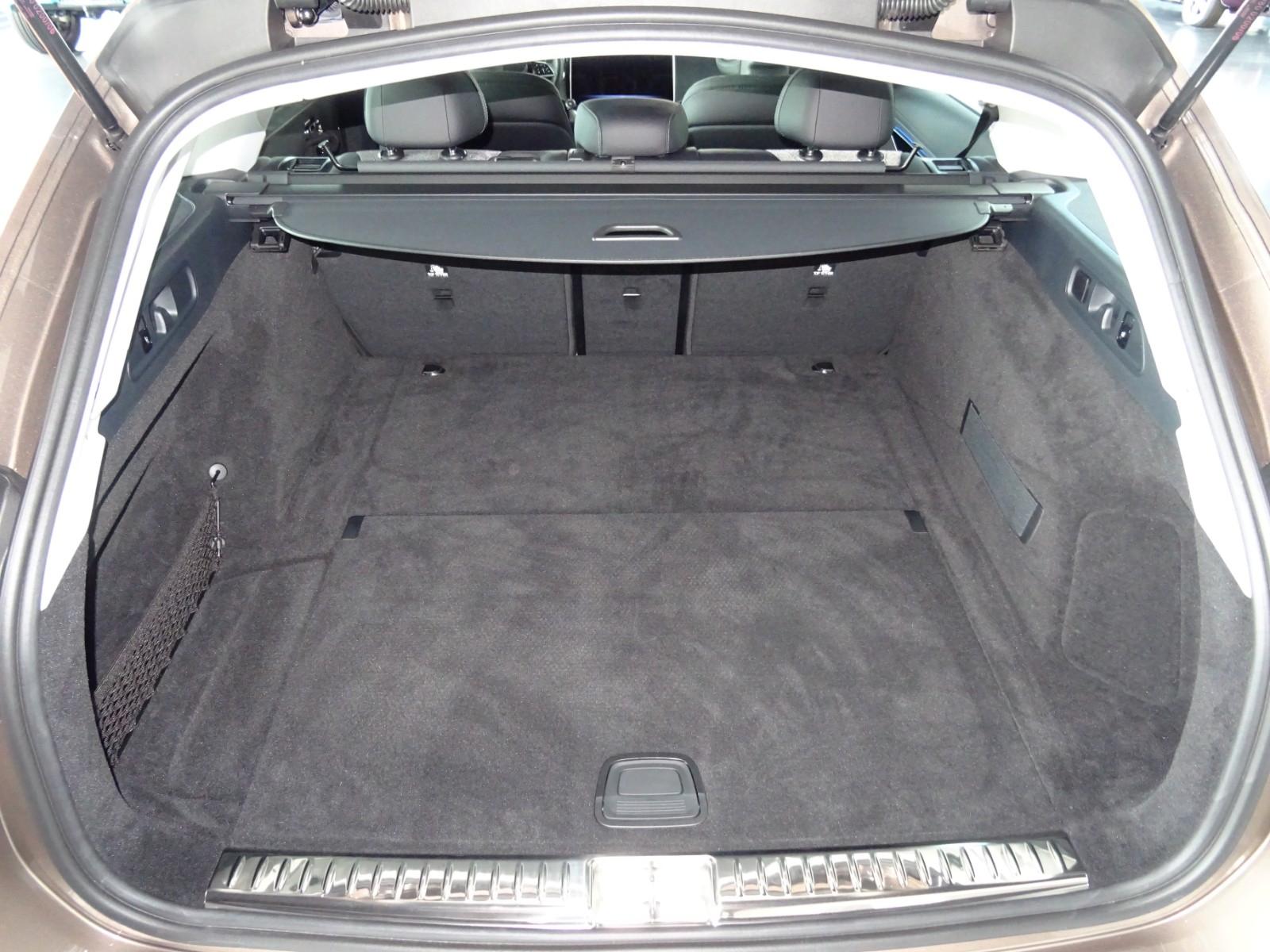 Mercedes-Benz E 220 d T 4Matic / Rollstuhl-Komplett Umbau
