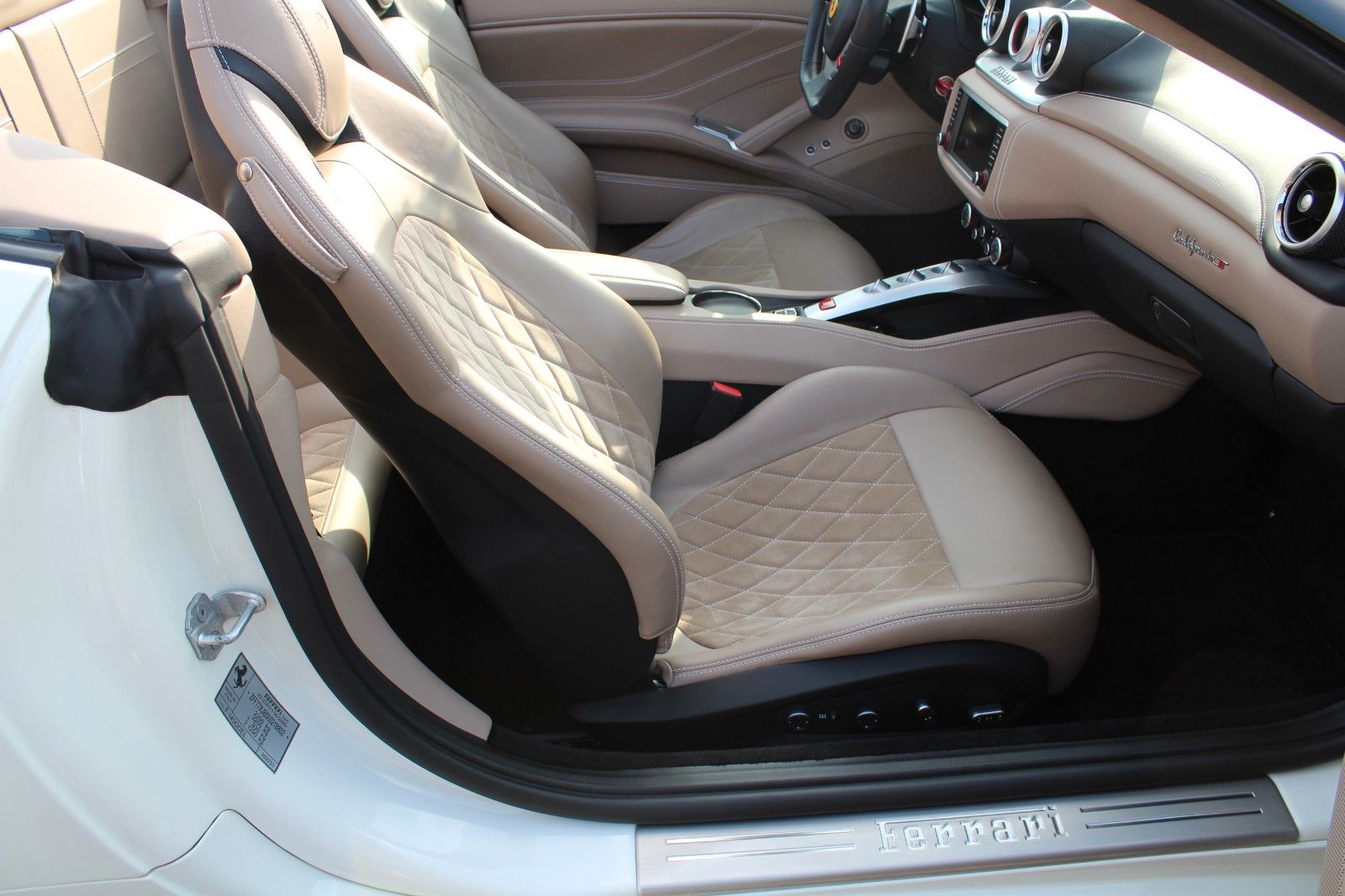 California 3.9 V8 T 4-Sitzer