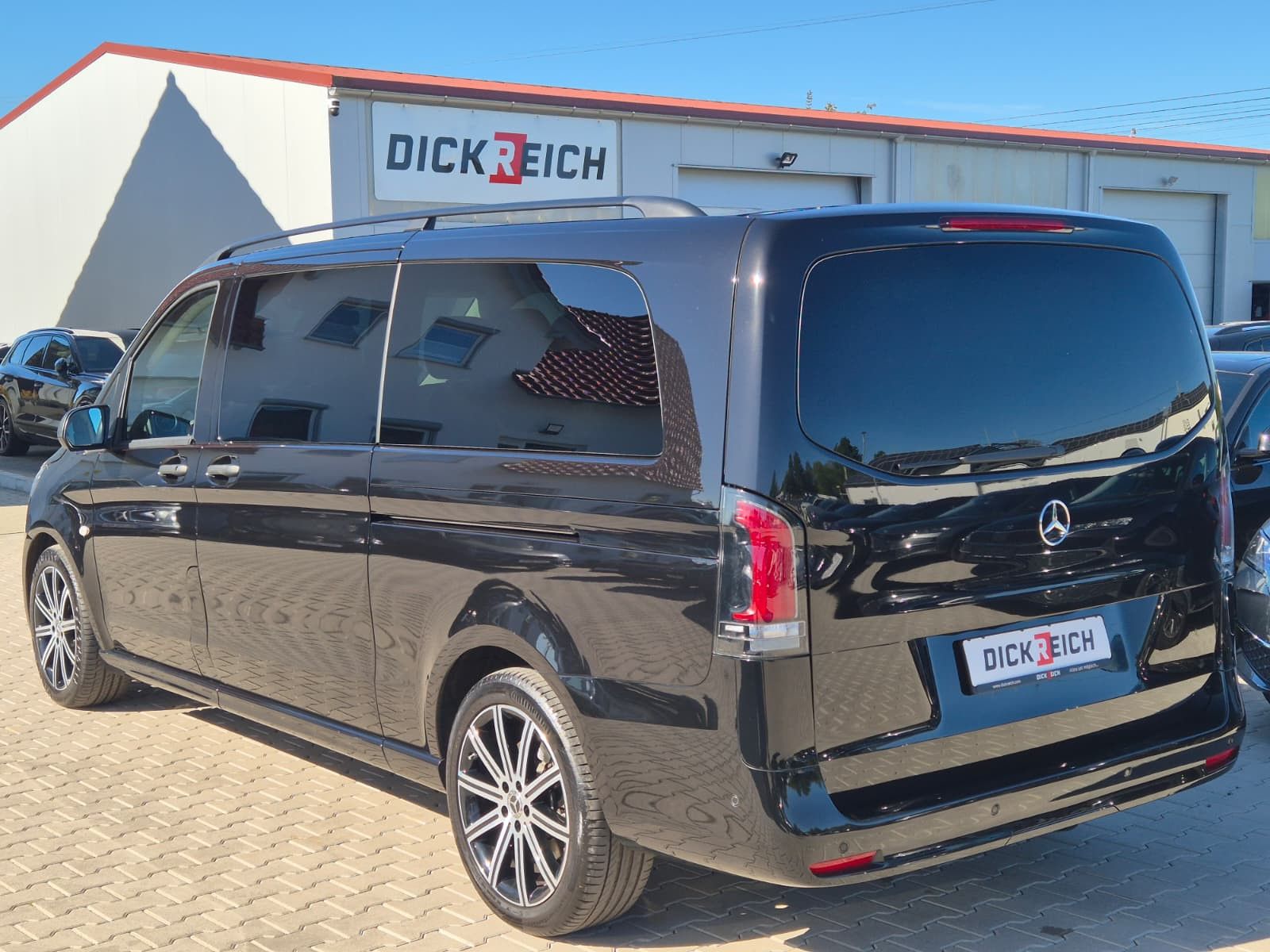 Fahrzeugabbildung Mercedes-Benz Vito 119 Tourer lang SELECT extralang LEDER*AHK