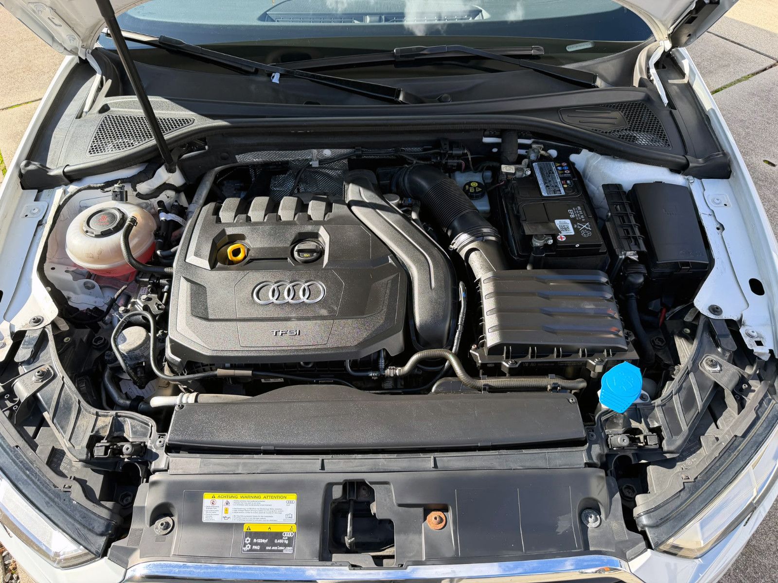 Fahrzeugabbildung Audi A3 Sportback 35TFSI S-Tronic NAV PDC TEMP SHZ