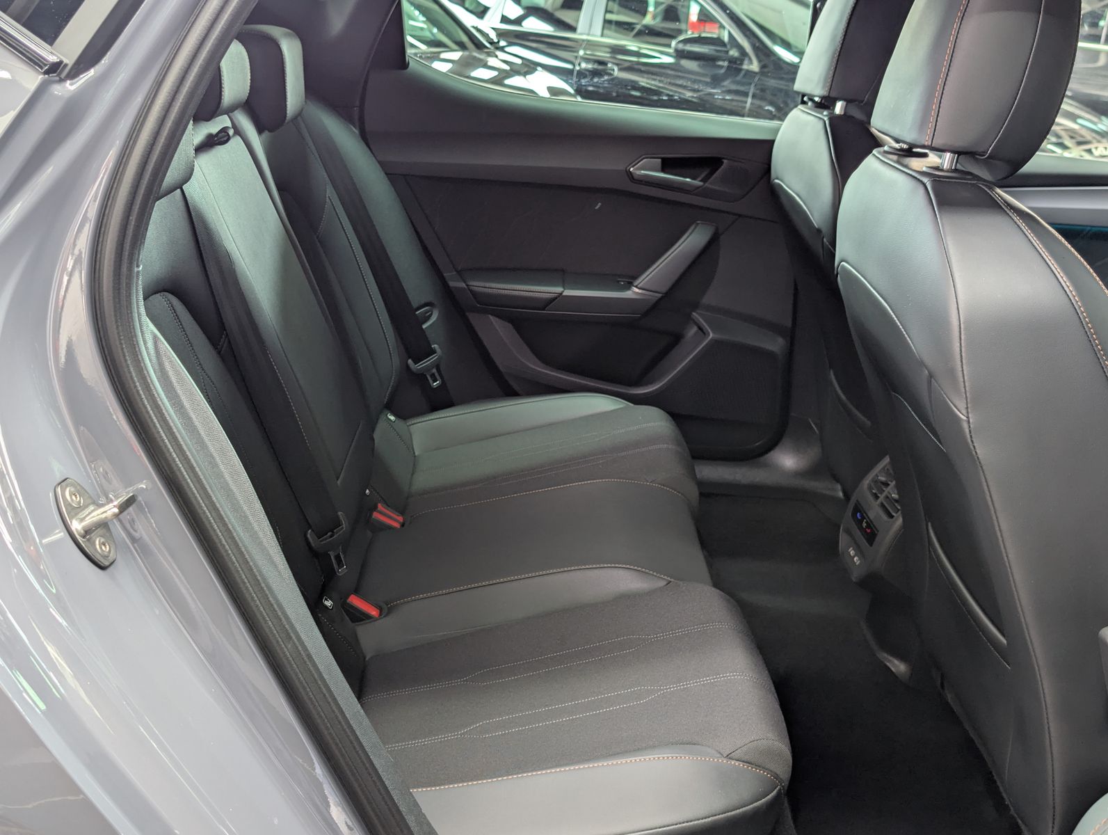 Fahrzeugabbildung CUPRA Leon 1.5 e-Hybrid ACC APP MATRIX EDGE SoH100%