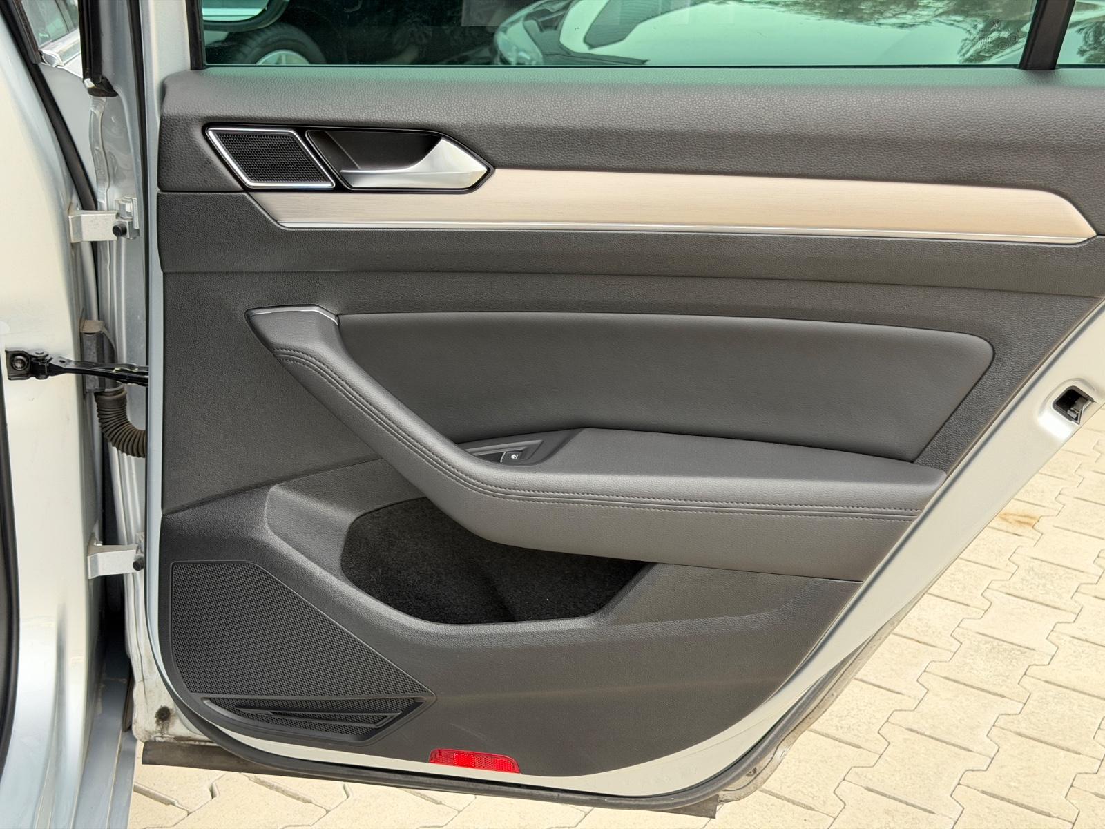 Volkswagen Passat Variant Highline/2,0 TDI 150PS/88120km/!