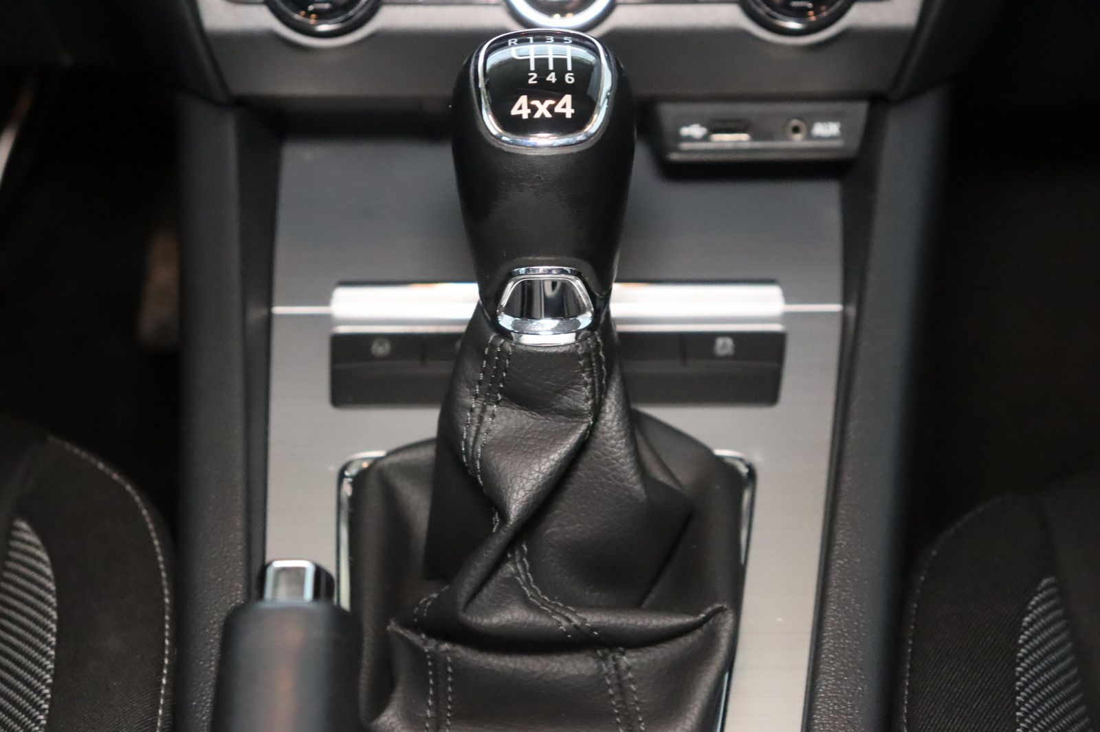 Fahrzeugabbildung SKODA Octavia Combi 2.0 TDI 4 x4 1. Hand Ambition