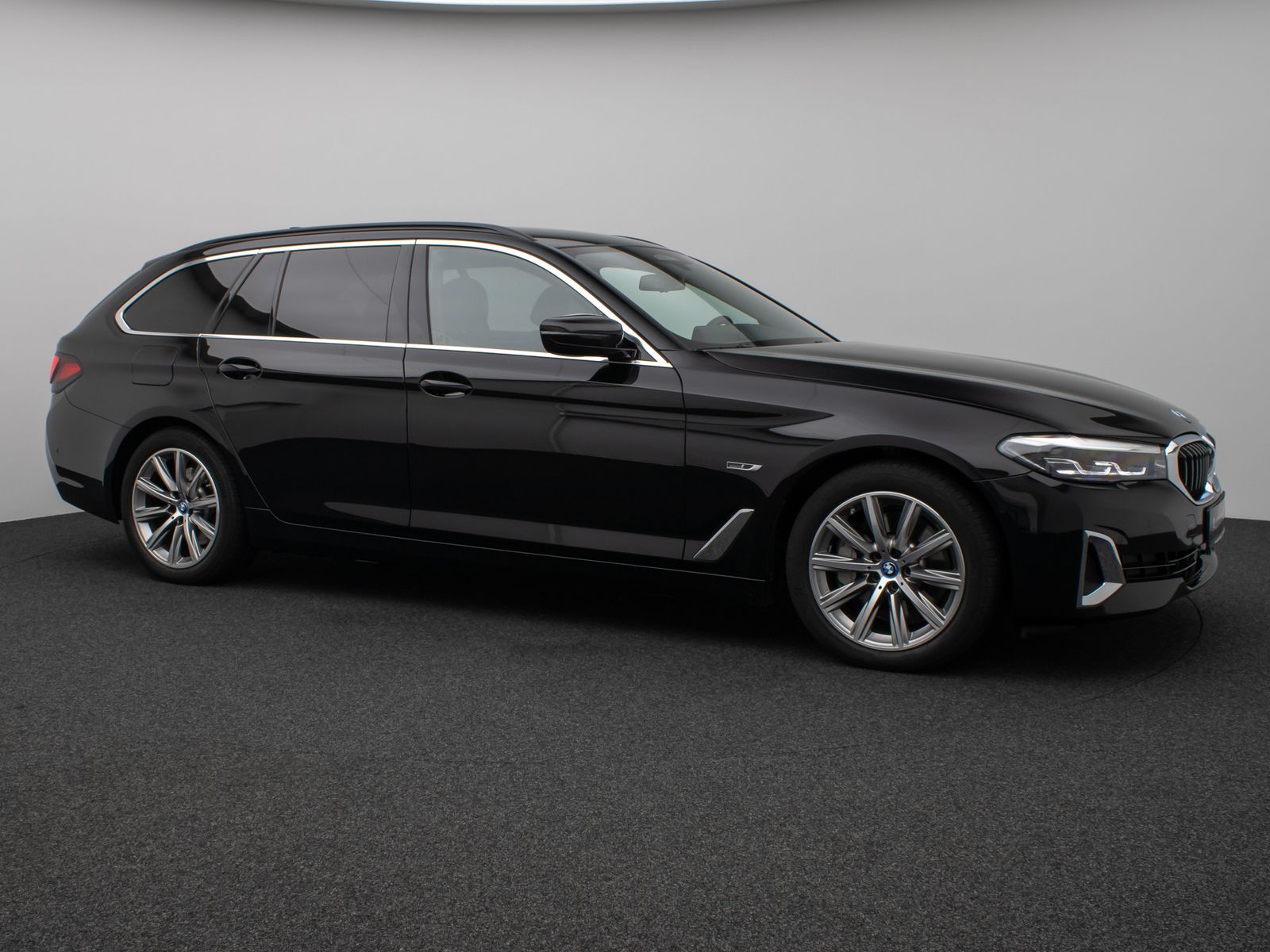 Fahrzeugabbildung BMW 530e Luxury Line Kamera DAB WLAN ACC Alarm LED